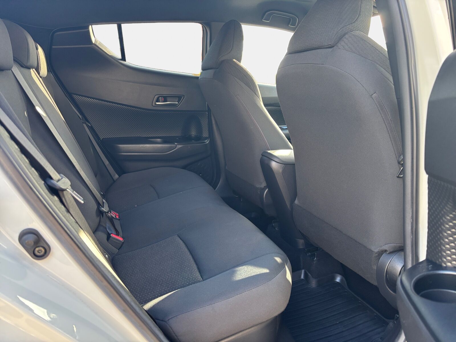 Billede af Toyota C-HR 1,8 Hybrid C-LUB Premium Selected Bi-tone Multidrive S 122HK 5d Aut.