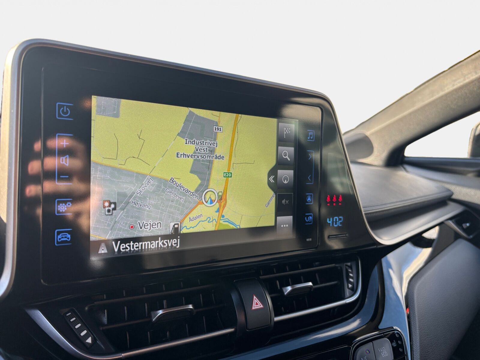 Billede af Toyota C-HR 1,8 Hybrid C-LUB Premium Selected Bi-tone Multidrive S 122HK 5d Aut.