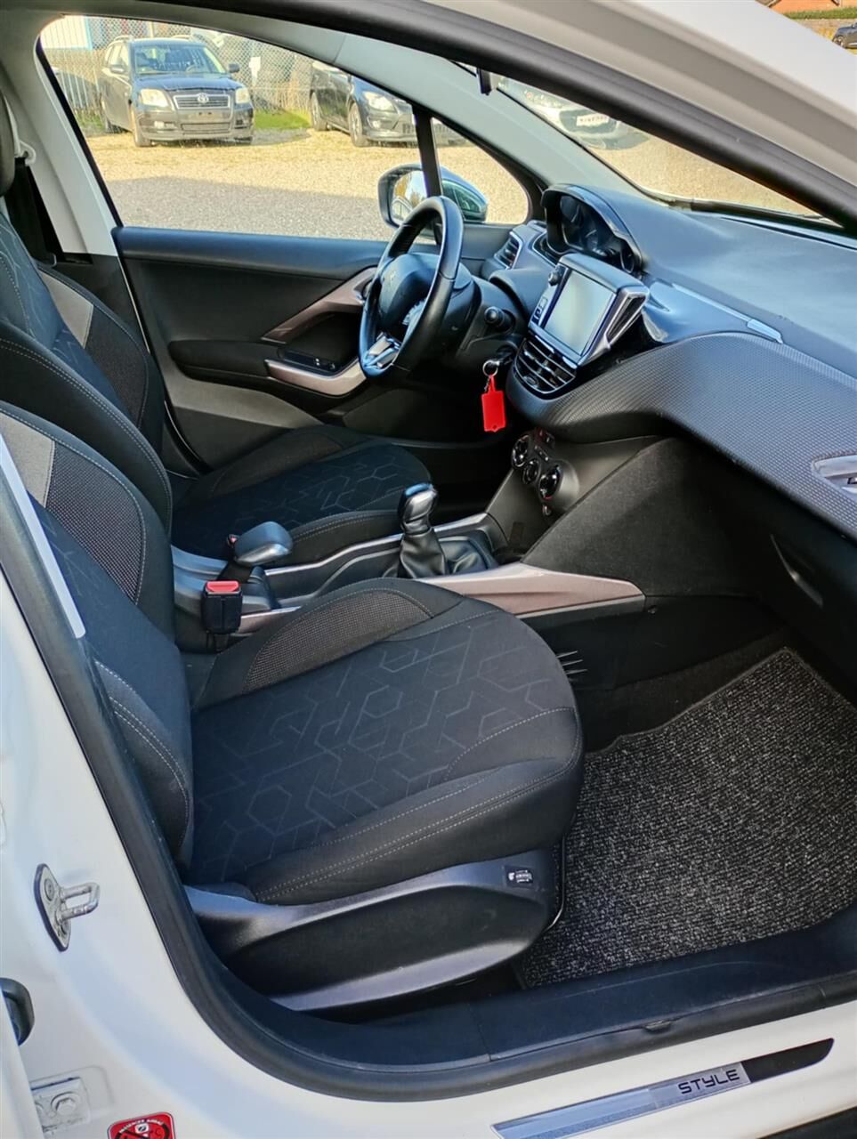 Billede af Peugeot 2008 1,2 VTi Style 82HK