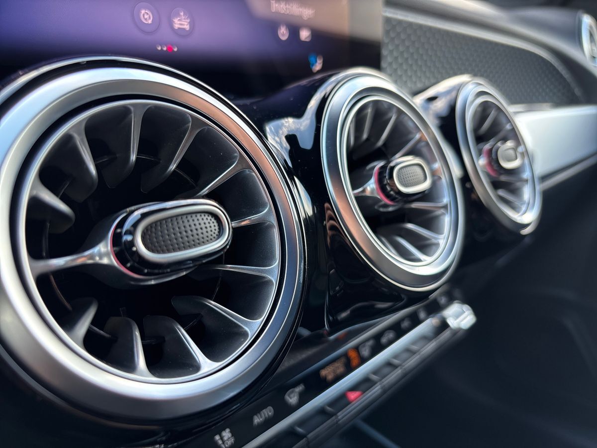 Billede af Mercedes-Benz EQB 300 EL AMG Line 7 Pers. 4Matic 228HK 5d Aut.