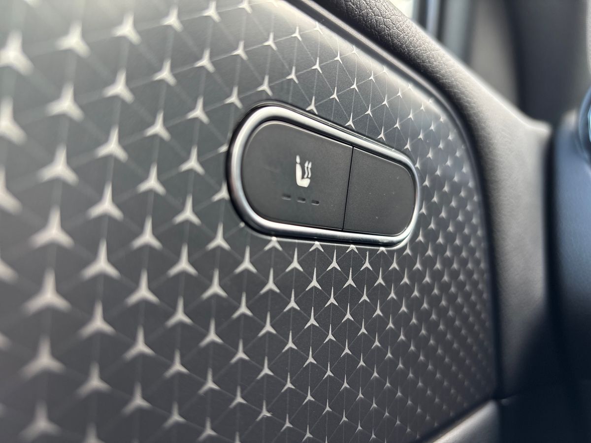 Billede af Mercedes-Benz EQB 300 EL AMG Line 7 Pers. 4Matic 228HK 5d Aut.