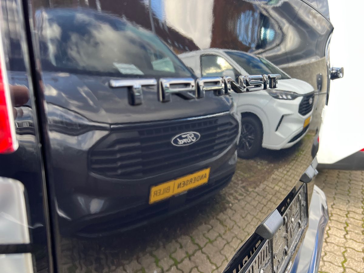 Billede af Ford Transit Custom 320 L1H1 2,5 Plugin-hybrid Limited CVT 233HK Van Trinl. Gear