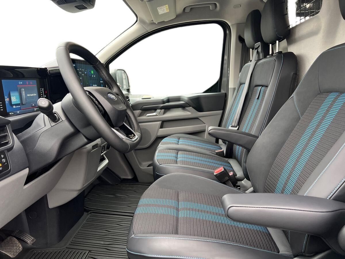 Billede af Ford Transit Custom 320 L2H1 2,5 Plugin-hybrid Sport CVT 233HK Van Trinl. Gear