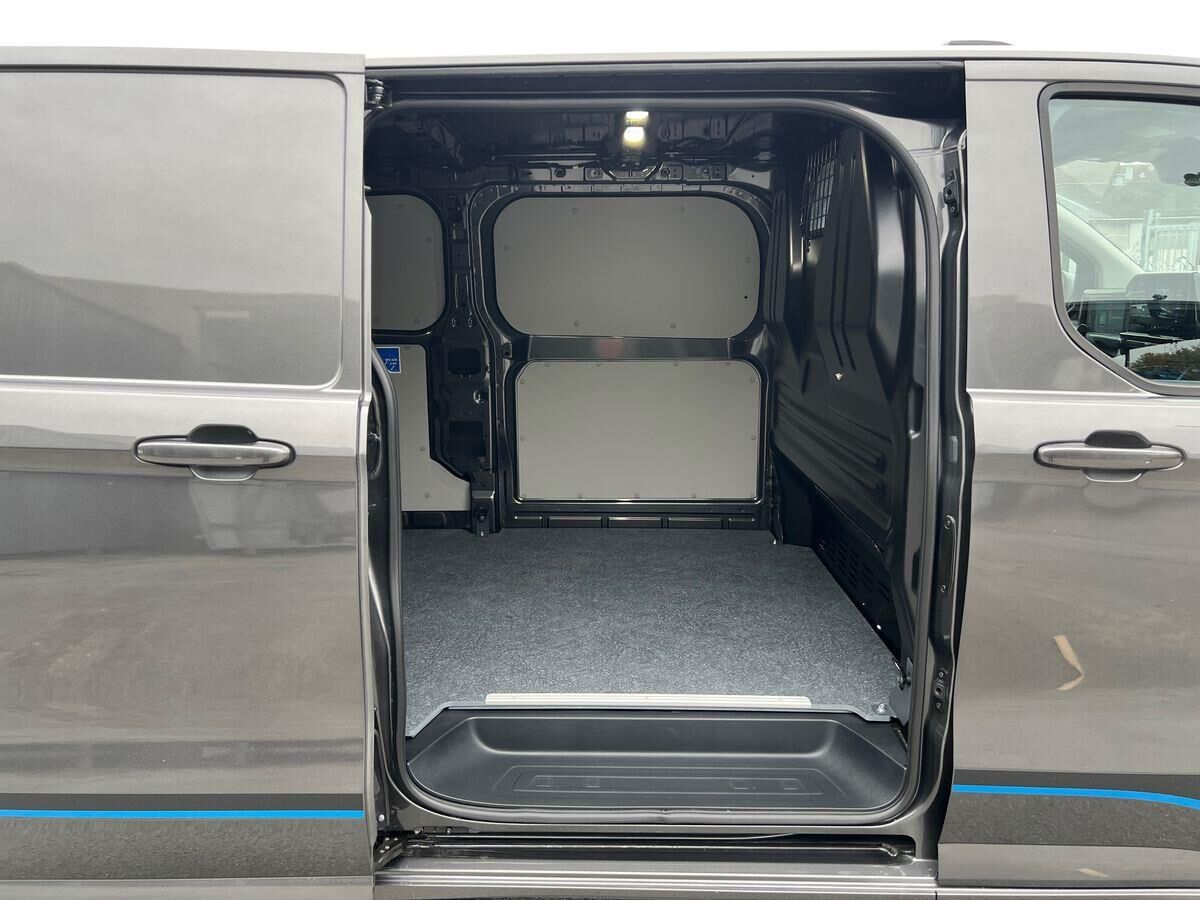 Billede af Ford Transit Custom 320 L2H1 2,5 Plugin-hybrid Sport CVT 233HK Van Trinl. Gear