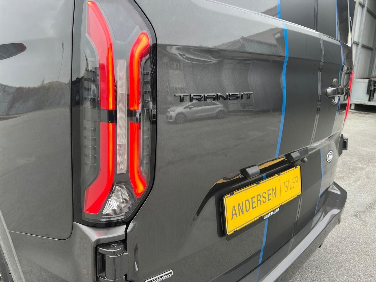 Billede af Ford Transit Custom 320 L2H1 2,5 Plugin-hybrid Sport CVT 233HK Van Trinl. Gear