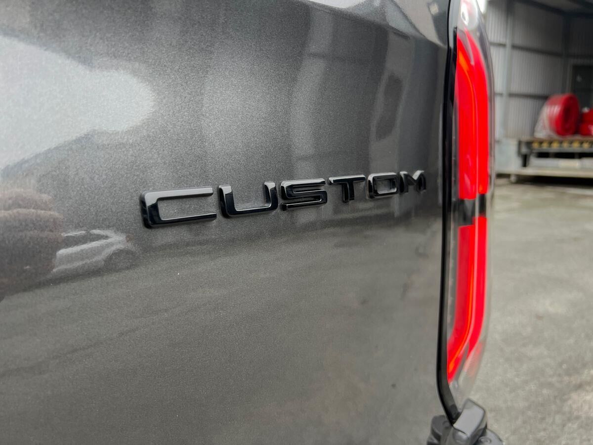 Billede af Ford Transit Custom 320 L2H1 2,5 Plugin-hybrid Sport CVT 233HK Van Trinl. Gear