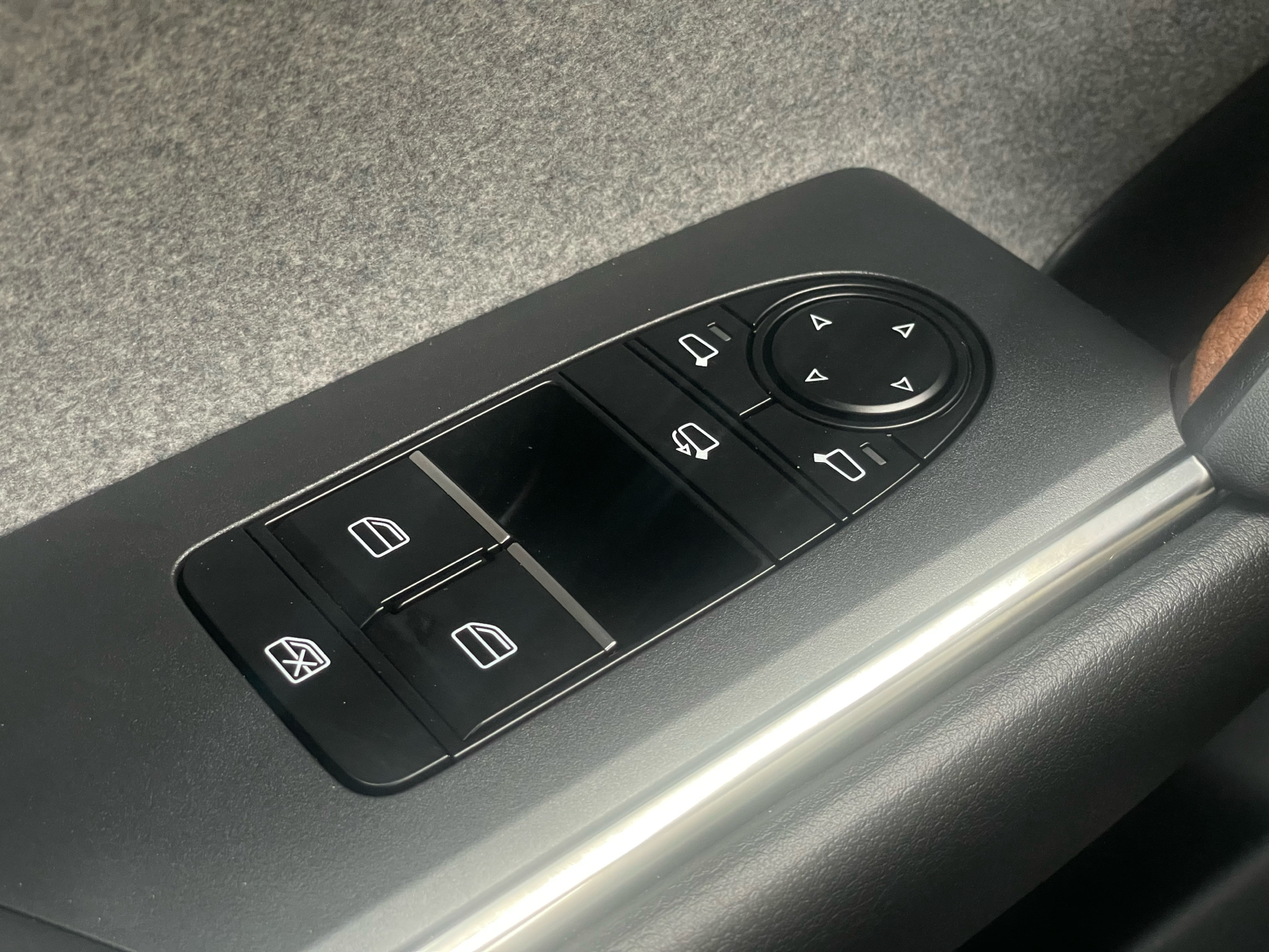 Billede af Mazda MX-30 0,8 e-Skyactiv R-EV  Plugin-hybrid Exclusive-Line 170HK 5d Trinl. Gear