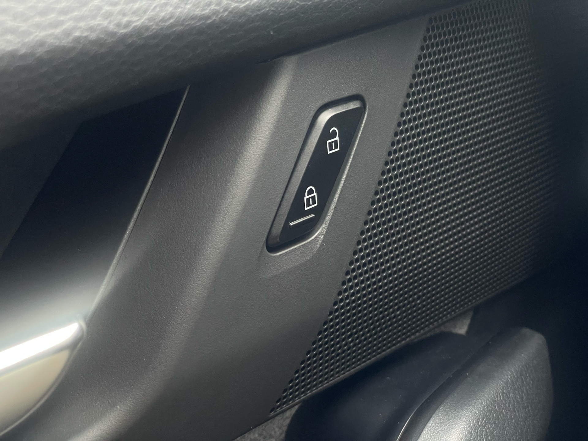 Billede af Mazda MX-30 0,8 e-Skyactiv R-EV  Plugin-hybrid Exclusive-Line 170HK 5d Trinl. Gear