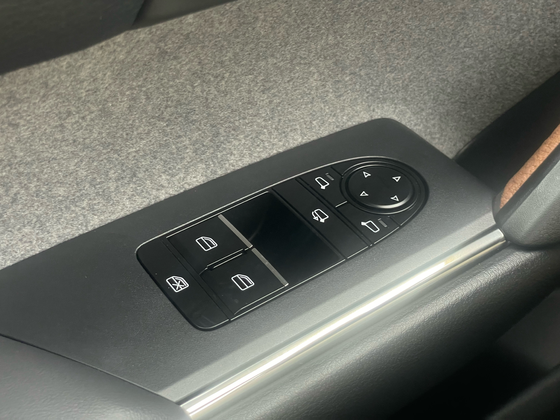 Billede af Mazda MX-30 0,8 e-Skyactiv R-EV  Plugin-hybrid Exclusive-Line 170HK 5d Trinl. Gear