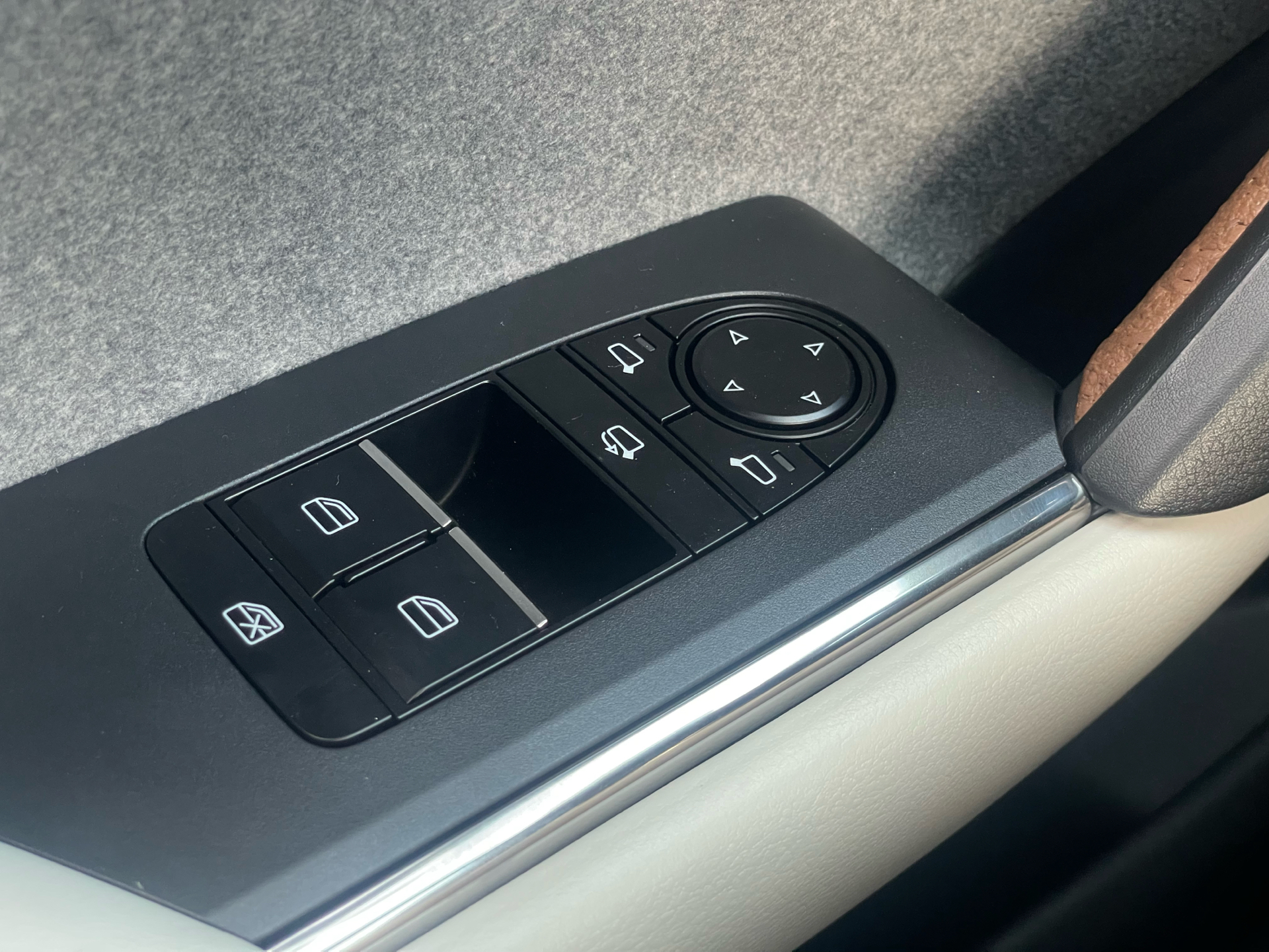 Billede af Mazda MX-30 0,8 e-Skyactiv R-EV  Plugin-hybrid Makoto 170HK 5d Trinl. Gear