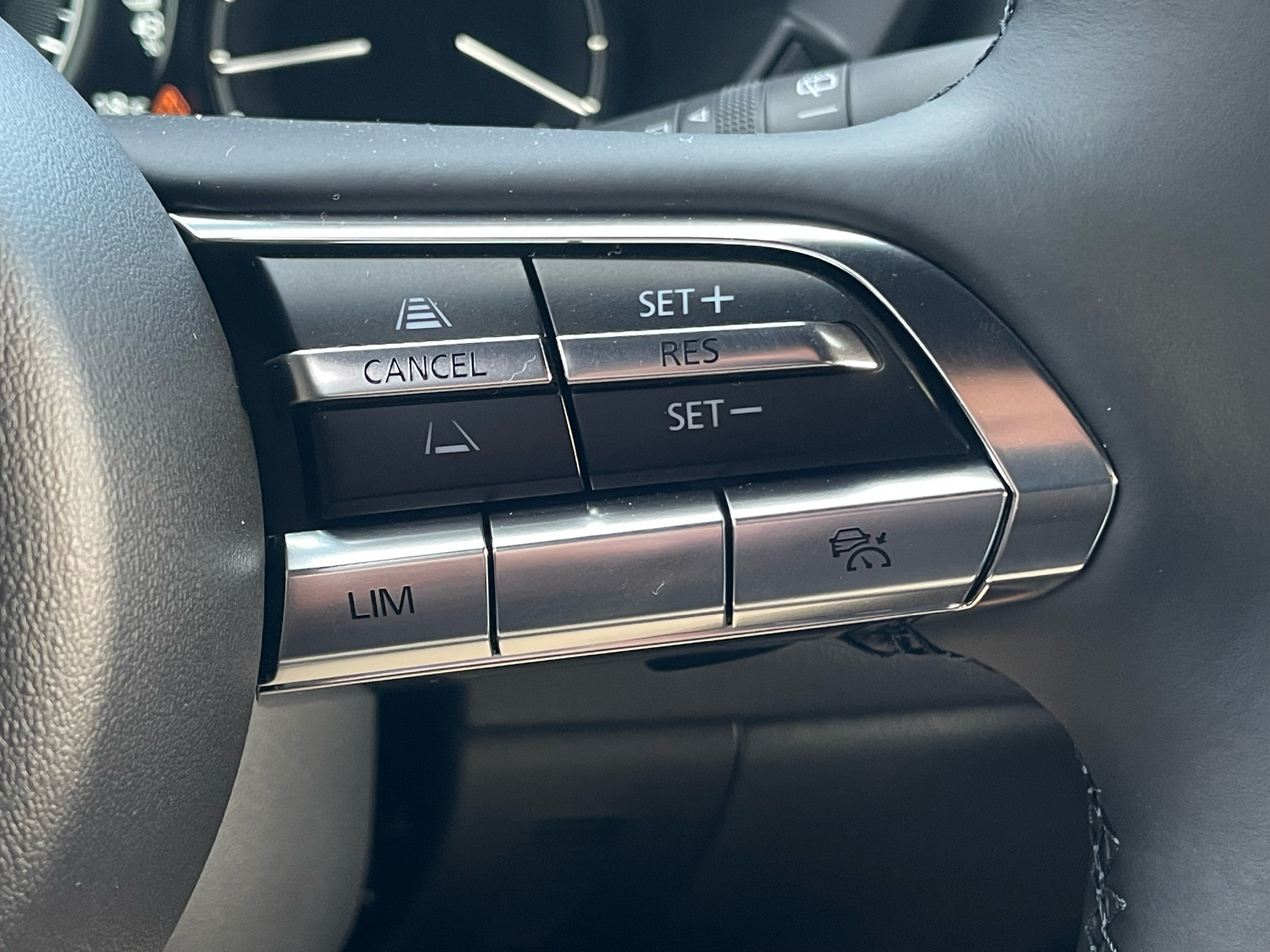 Billede af Mazda MX-30 0,8 e-Skyactiv R-EV  Plugin-hybrid Makoto 170HK 5d Trinl. Gear