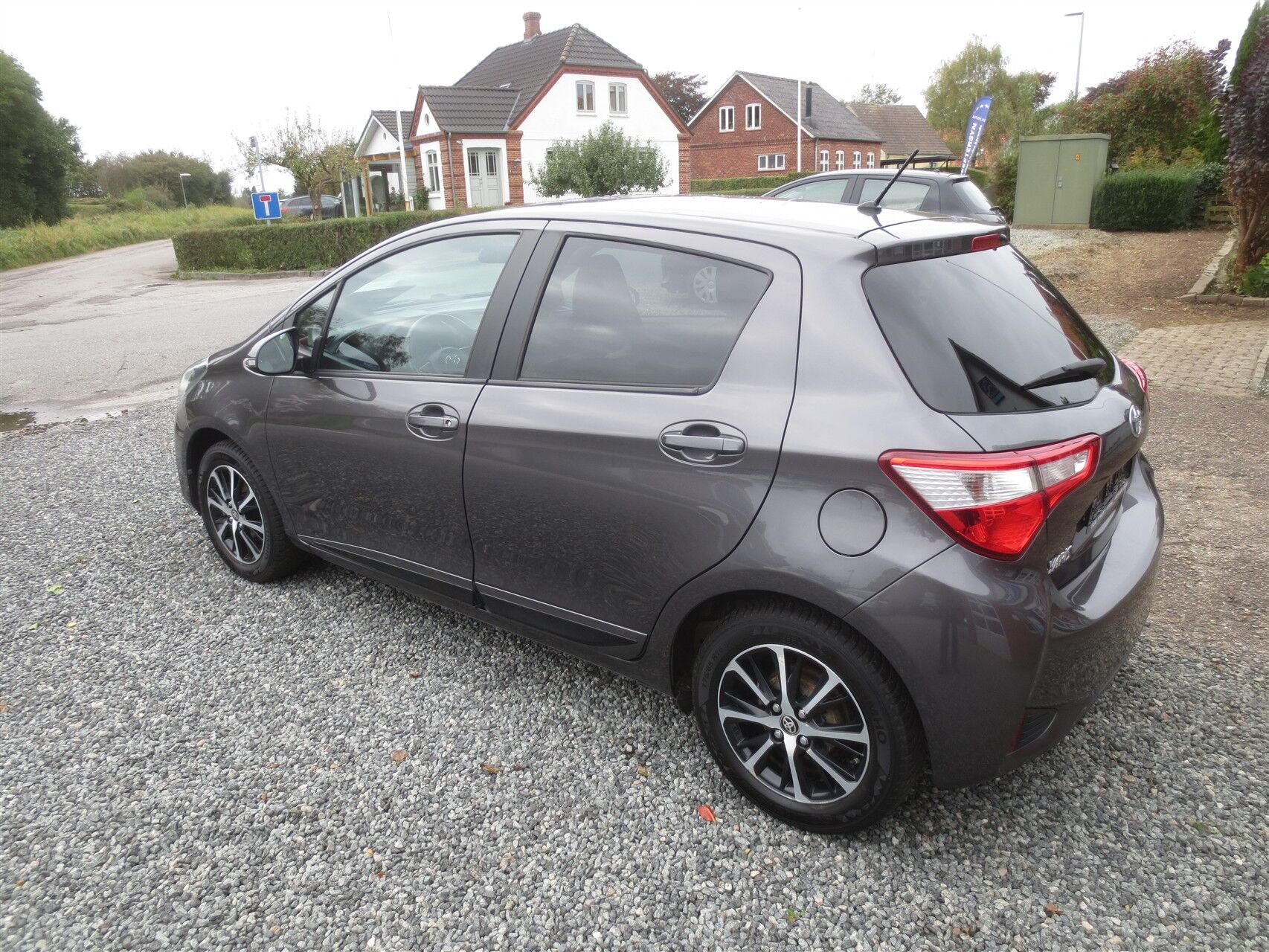 Billede af Toyota Yaris 1,0 VVT-I T2 Premium 69HK 5d