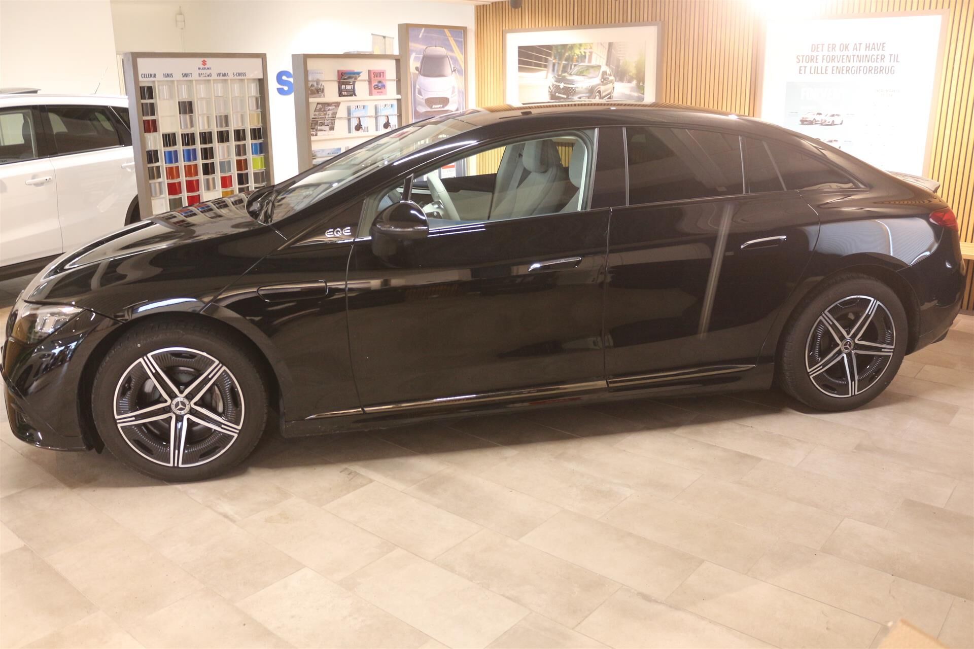 Billede af Mercedes-Benz EQE 300 EL 245HK Aut.