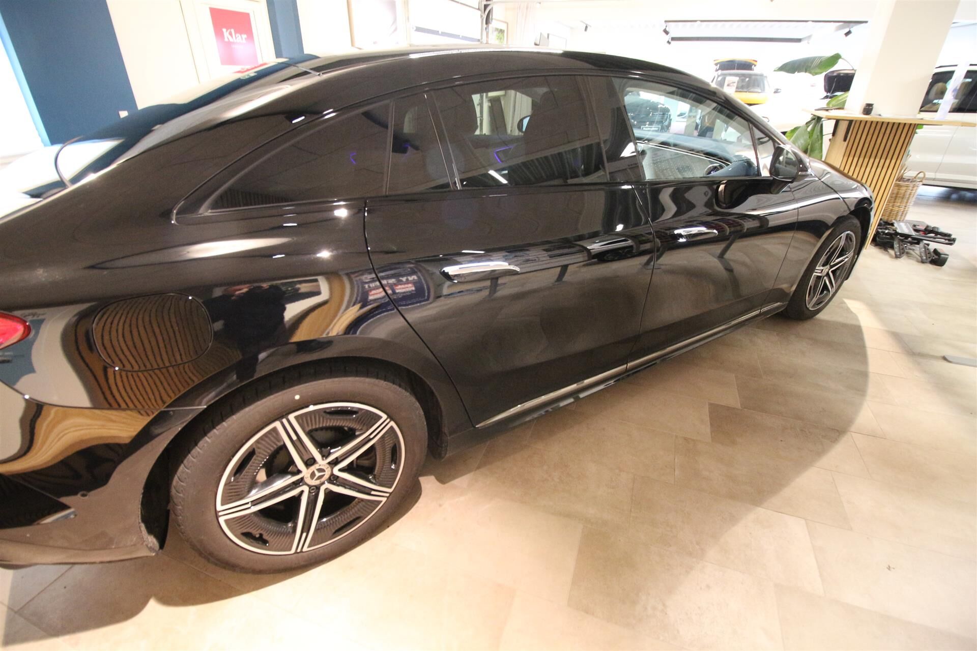 Billede af Mercedes-Benz EQE 300 EL 245HK Aut.