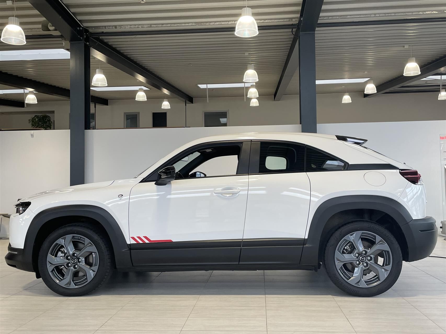 Billede af Mazda MX-30 0,8 e-Skyactiv R-EV  Plugin-hybrid Exclusive-Line 170HK 5d Trinl. Gear