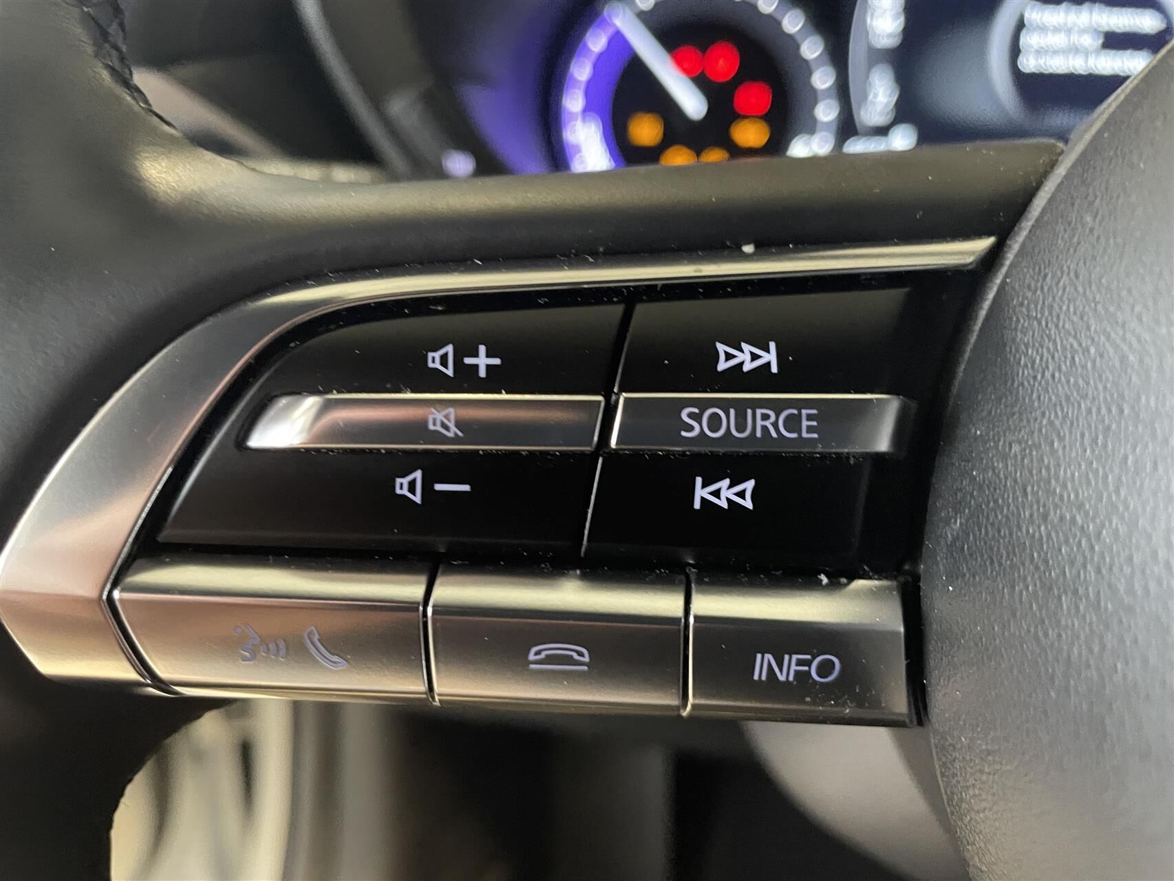 Billede af Mazda MX-30 0,8 e-Skyactiv R-EV  Plugin-hybrid Exclusive-Line 170HK 5d Trinl. Gear