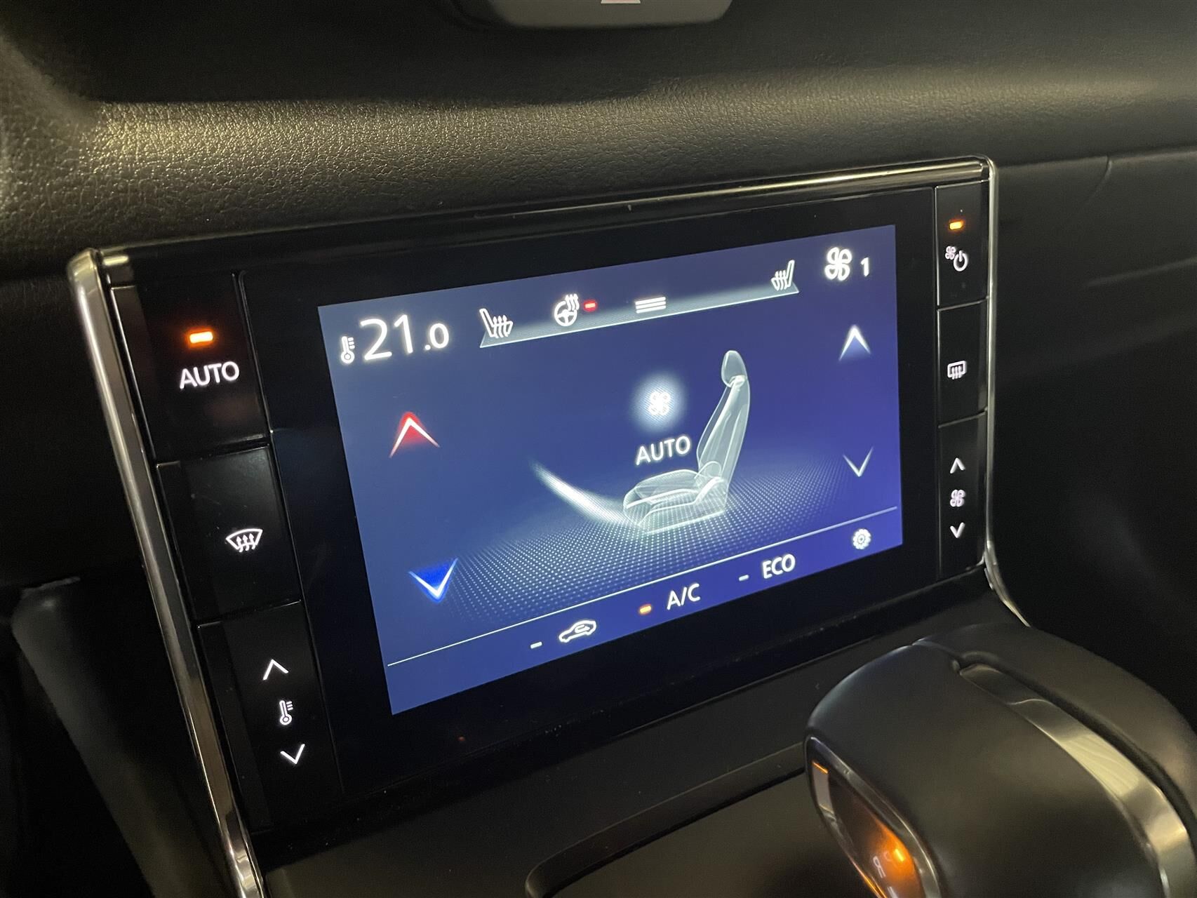 Billede af Mazda MX-30 0,8 e-Skyactiv R-EV  Plugin-hybrid Exclusive-Line 170HK 5d Trinl. Gear