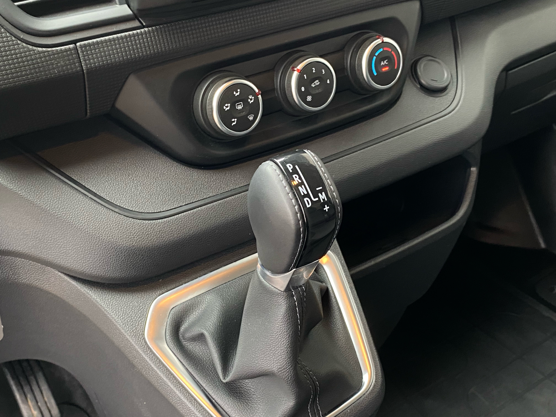 Billede af Renault Trafic L2H1 2,0 DCI start/stop EDC 150HK Van 6g Aut.