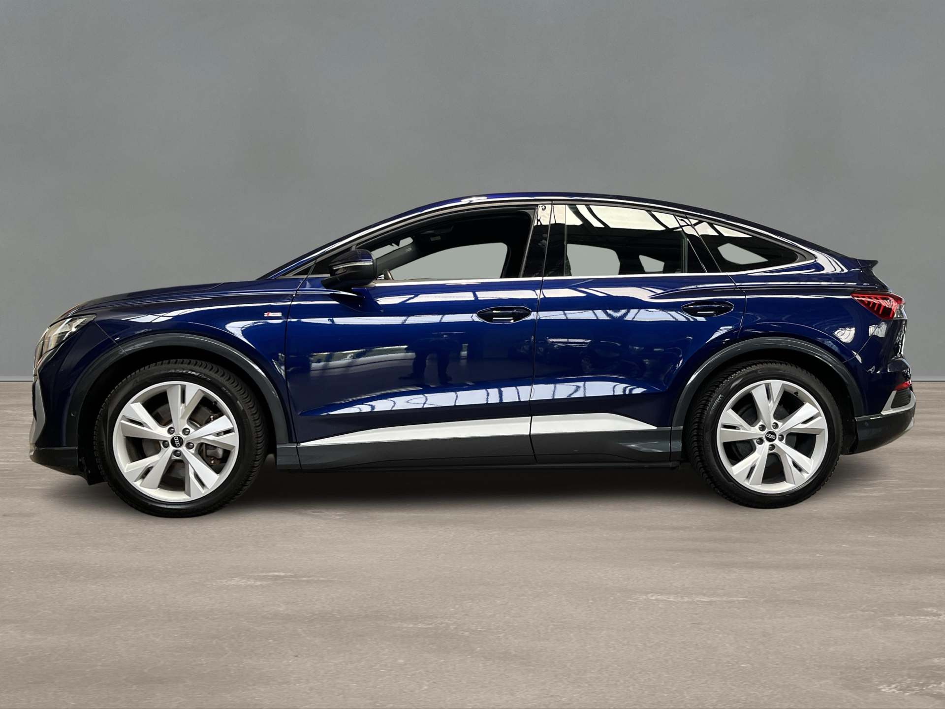 Billede af Audi Q4 Sportback 45 E-tron Attitude Quattro 265HK 5d Aut.