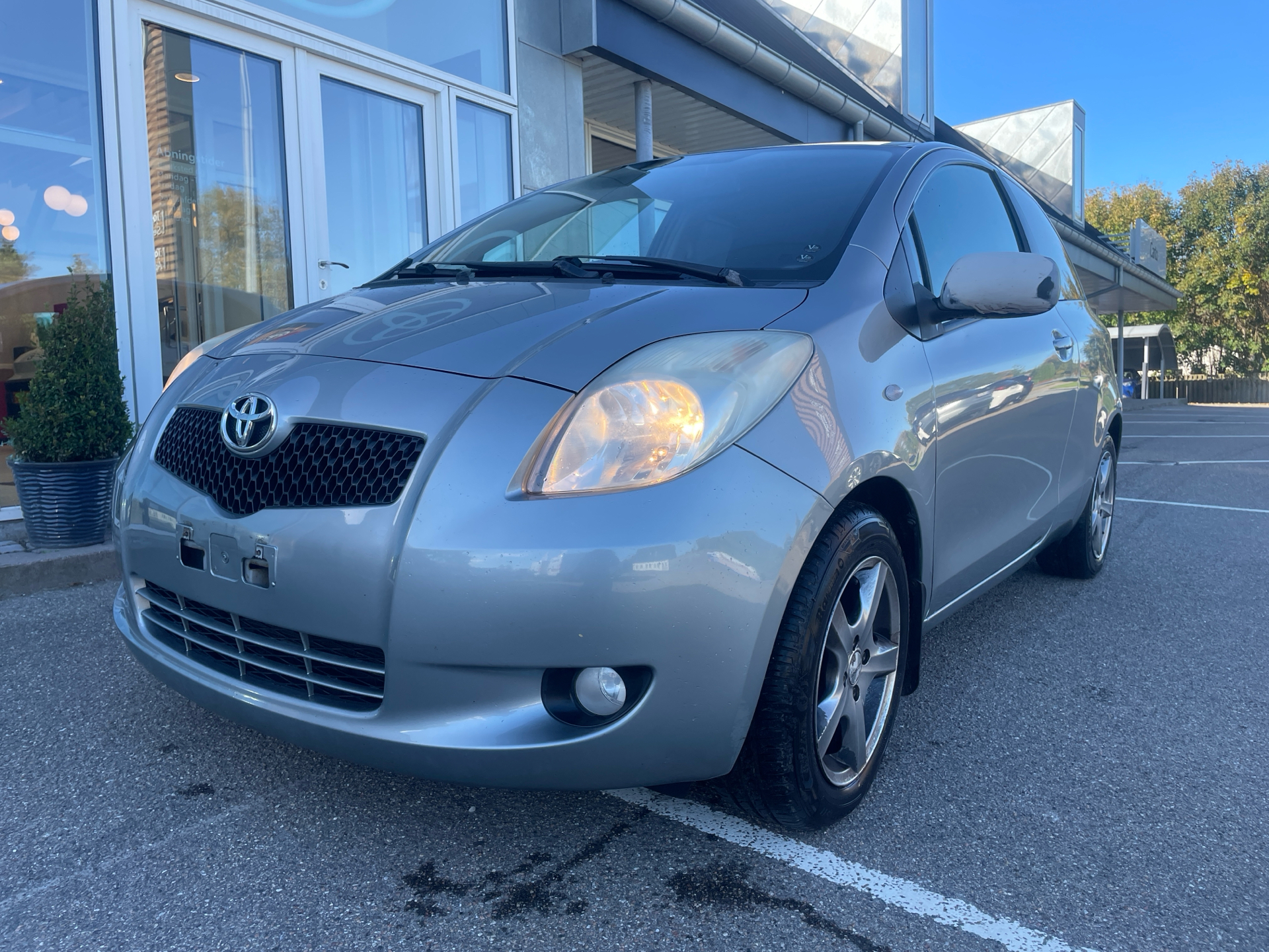 Billede af Toyota Yaris 1,3 VVT-I Linea Terra 87HK 3d