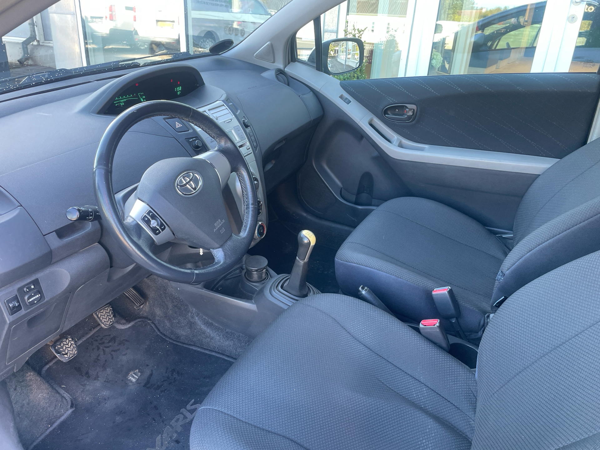 Billede af Toyota Yaris 1,3 VVT-I Linea Terra 87HK 3d