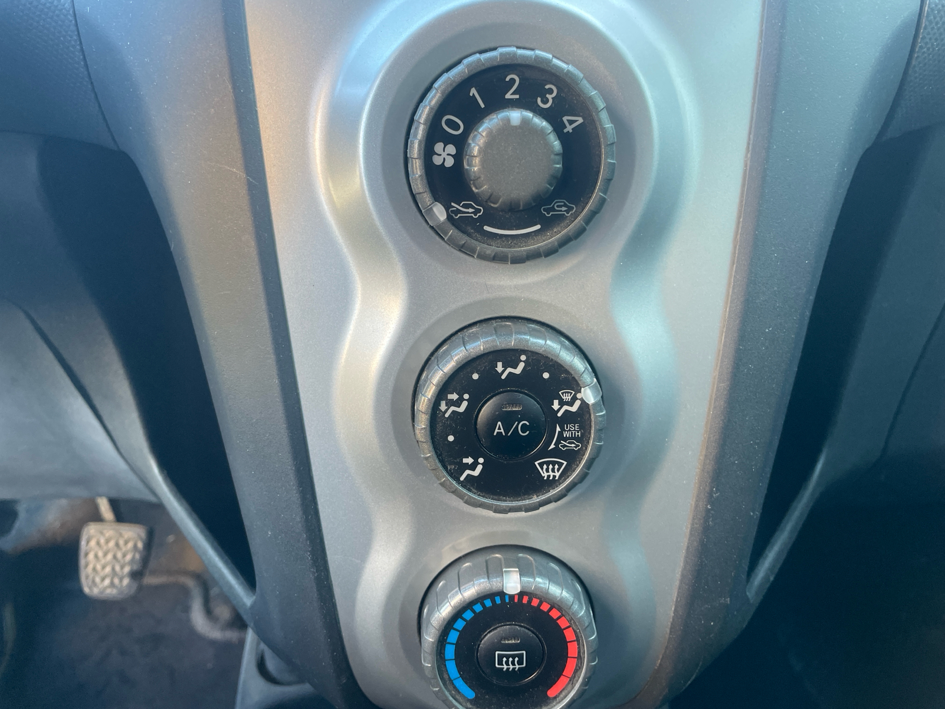 Billede af Toyota Yaris 1,3 VVT-I Linea Terra 87HK 3d