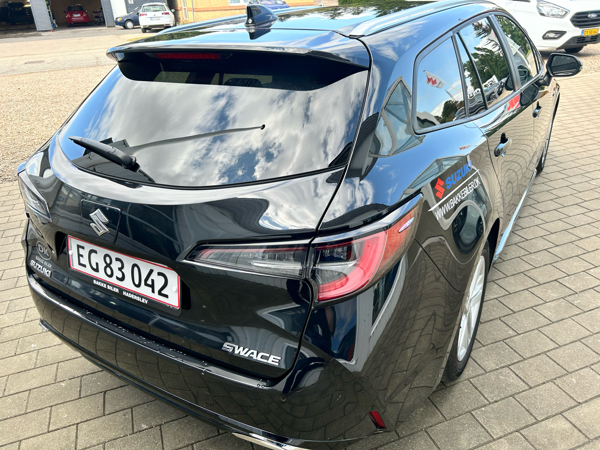 Billede af Suzuki Swace 1,8 Hybrid Active E-CVT 122HK Stc Trinl. Gear