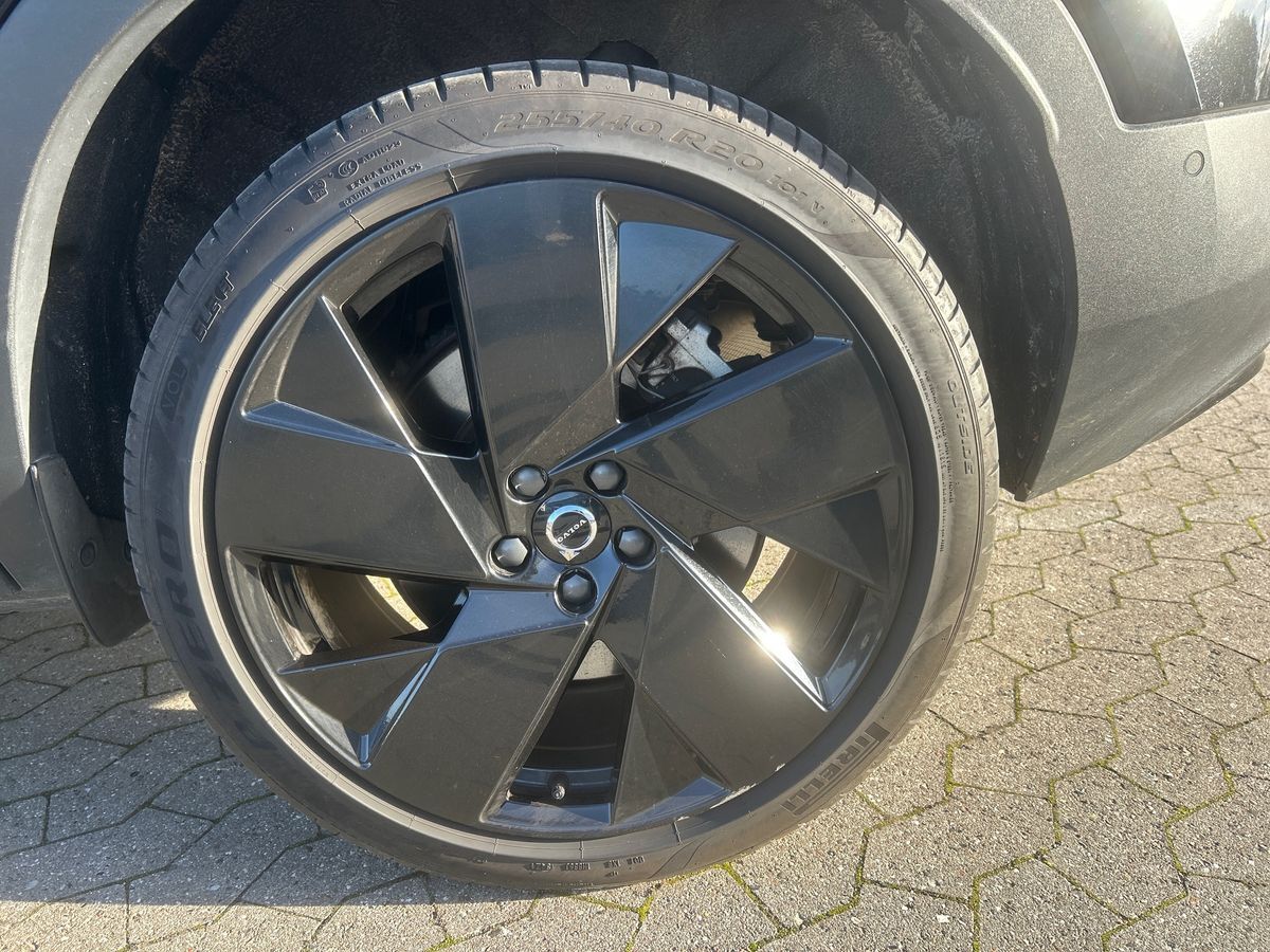 Billede af Volvo EX40 Single Motor Extended Range Black Edition 252HK 5d Aut.