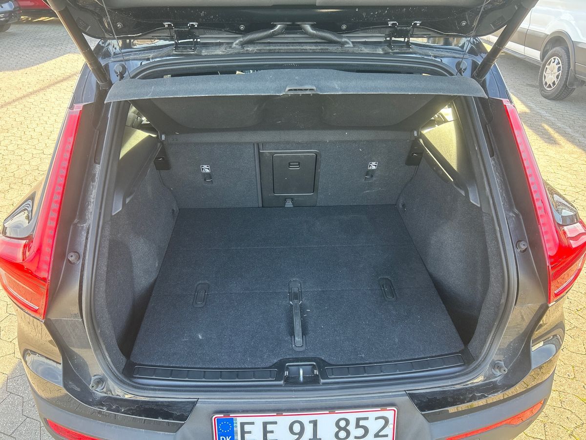 Billede af Volvo EX40 Single Motor Extended Range Black Edition 252HK 5d Aut.