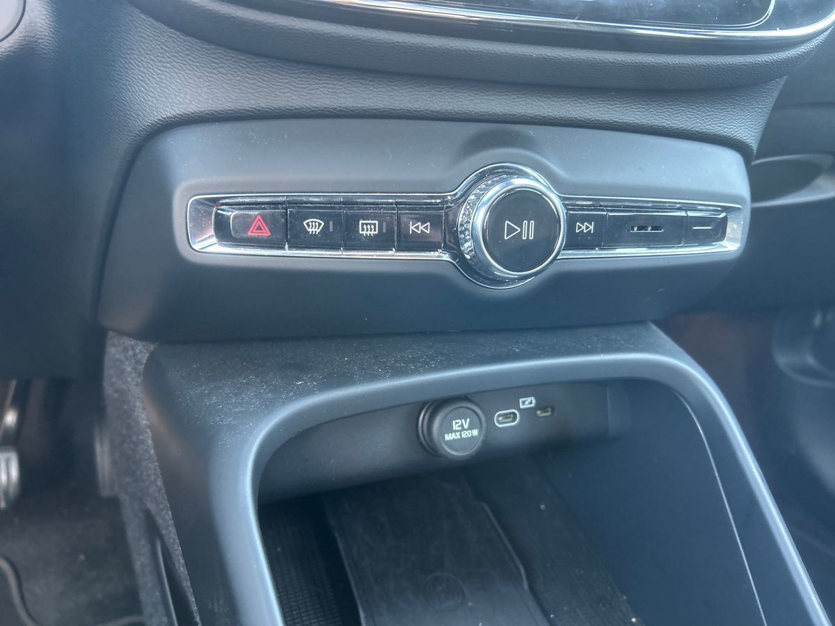 Billede af Volvo EX40 Single Motor Extended Range Black Edition 252HK 5d Aut.