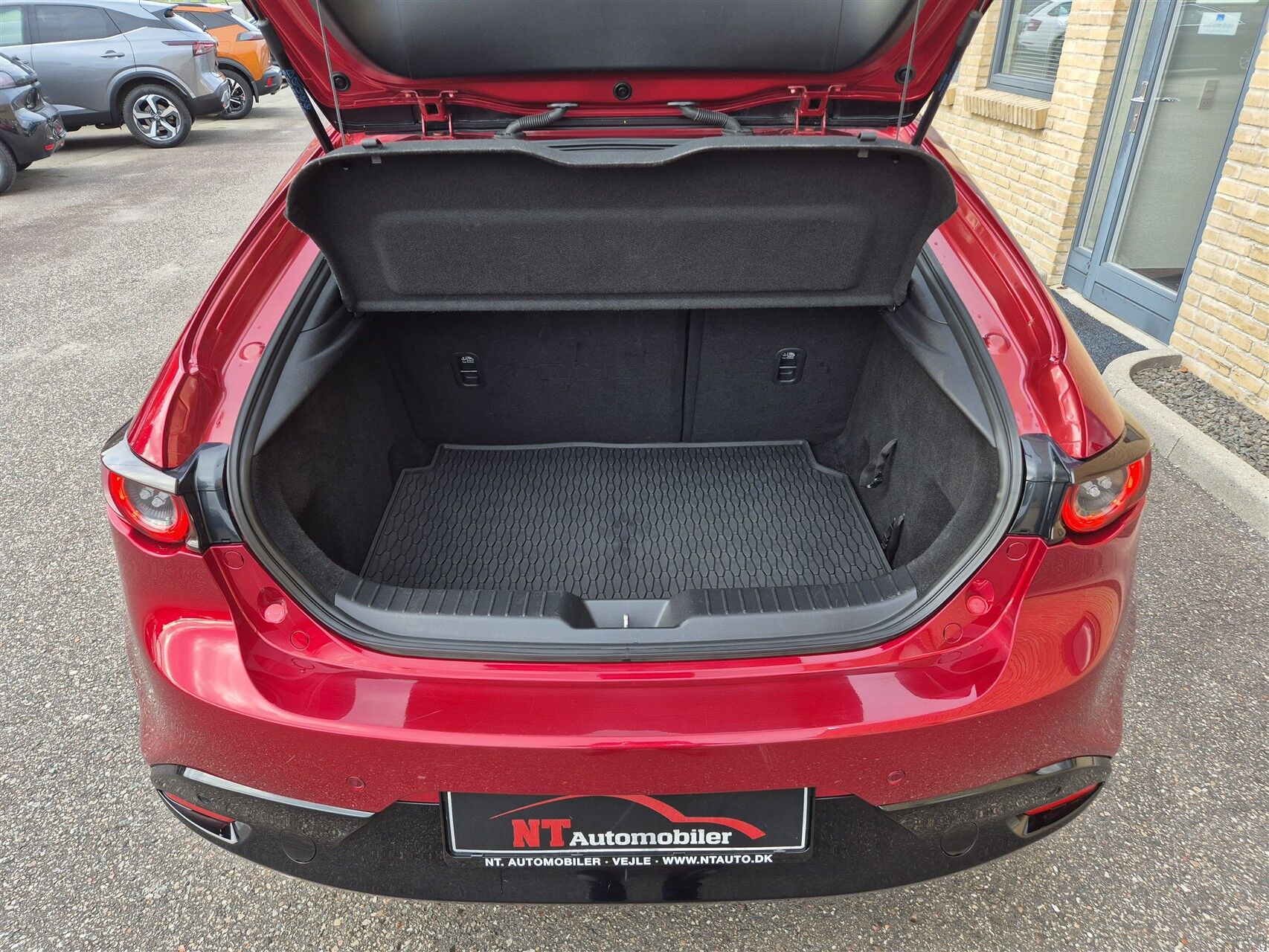 Billede af Mazda 3 2,0 Skyactiv-G  Mild hybrid Sky m. Technology Pack 122HK 5d 6g Aut.