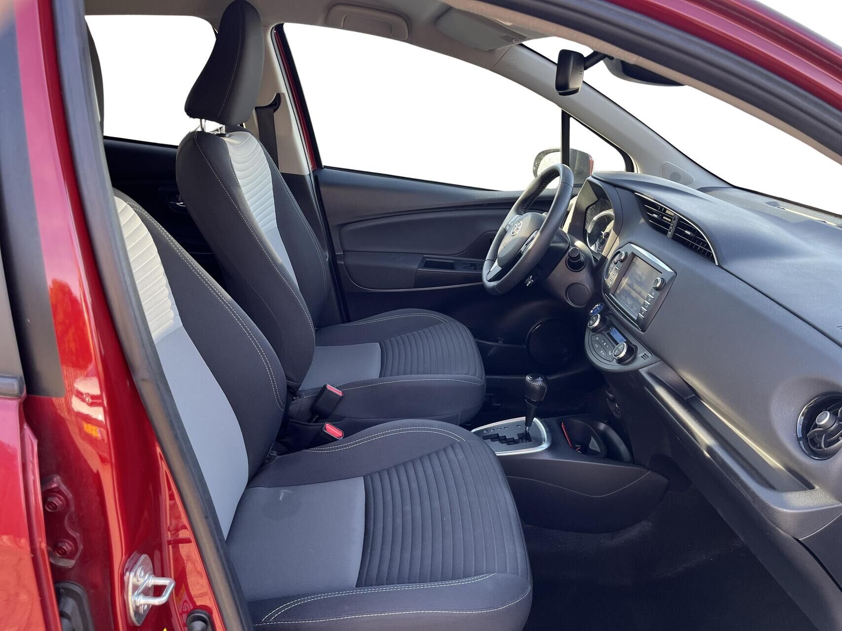 Billede af Toyota Yaris 1,5 Hybrid H3 Smartpakke E-CVT 100HK 5d Trinl. Gear