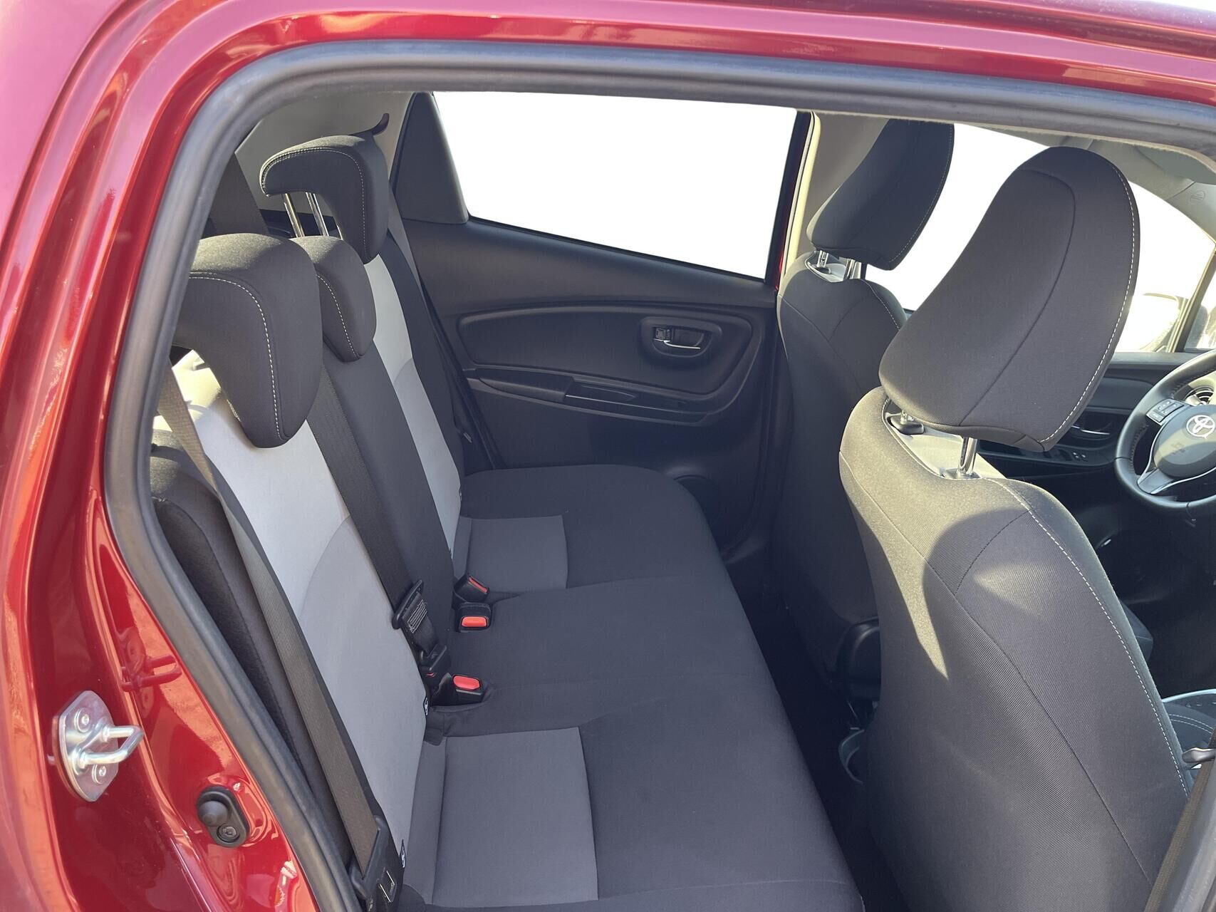 Billede af Toyota Yaris 1,5 Hybrid H3 Smartpakke E-CVT 100HK 5d Trinl. Gear