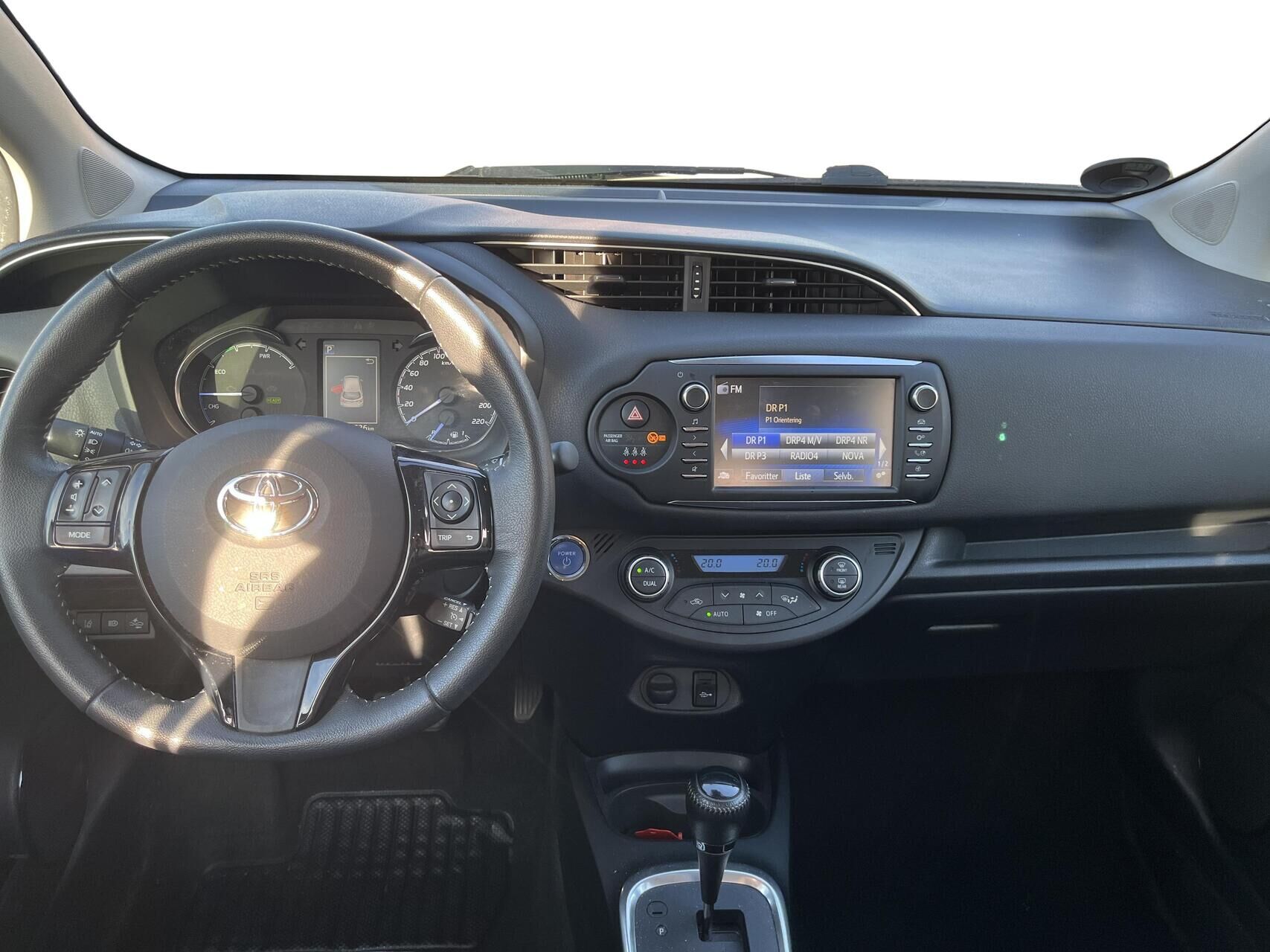 Billede af Toyota Yaris 1,5 Hybrid H3 Smartpakke E-CVT 100HK 5d Trinl. Gear