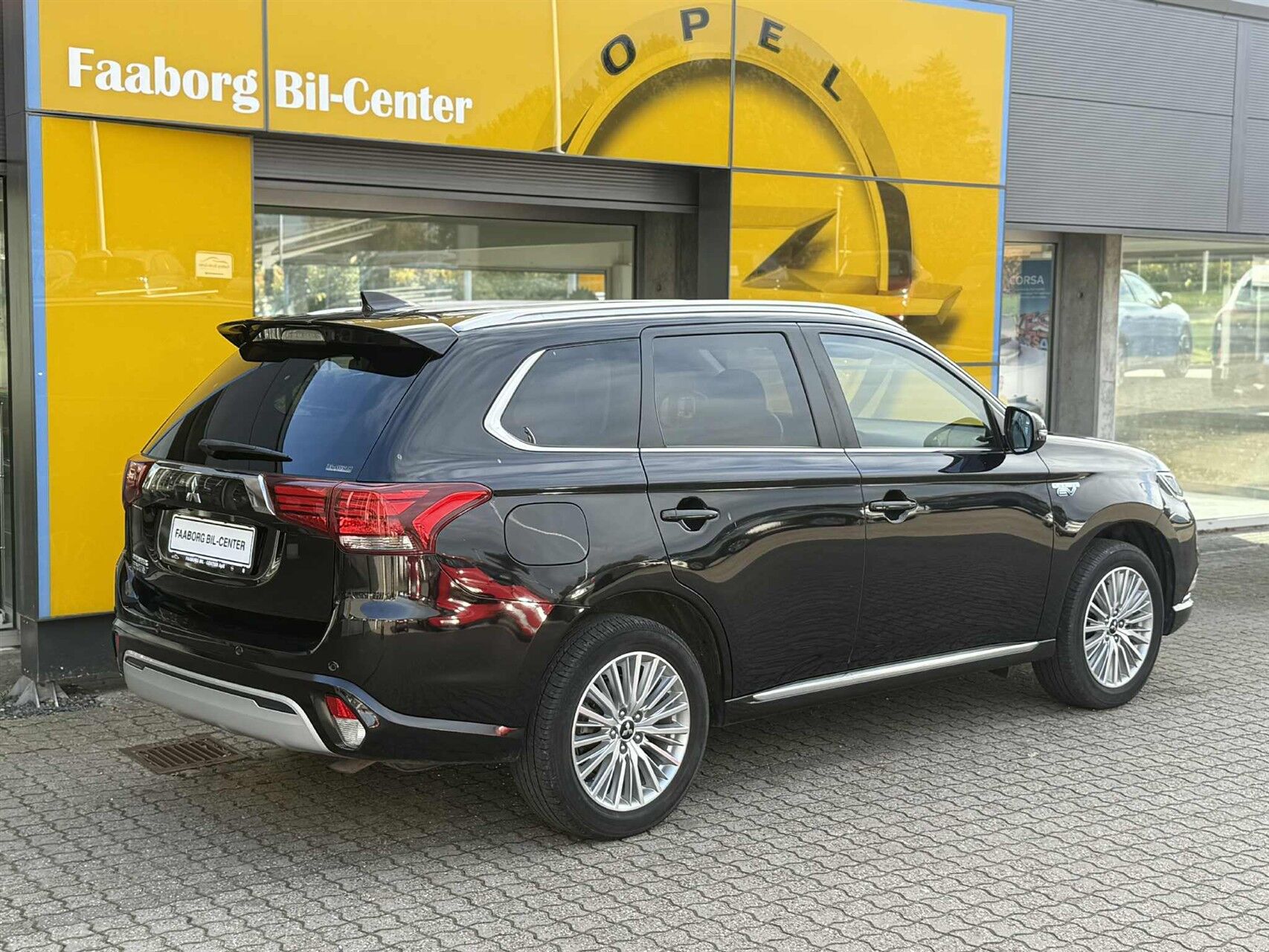Billede af Mitsubishi Outlander 2,4 PHEV  Plugin-hybrid Limited 4WD 224HK 5d 6g Trinl. Gear