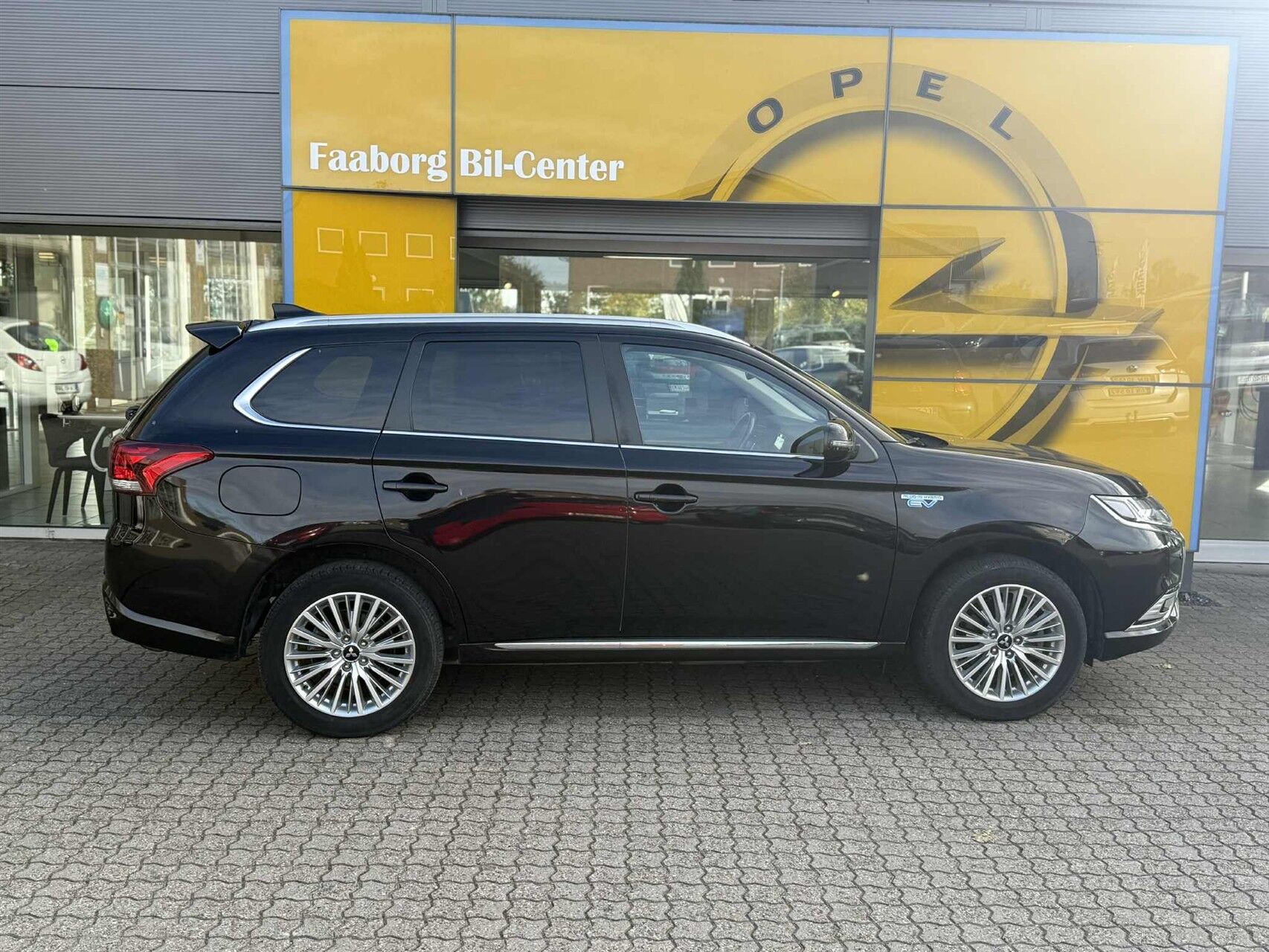 Billede af Mitsubishi Outlander 2,4 PHEV  Plugin-hybrid Limited 4WD 224HK 5d 6g Trinl. Gear