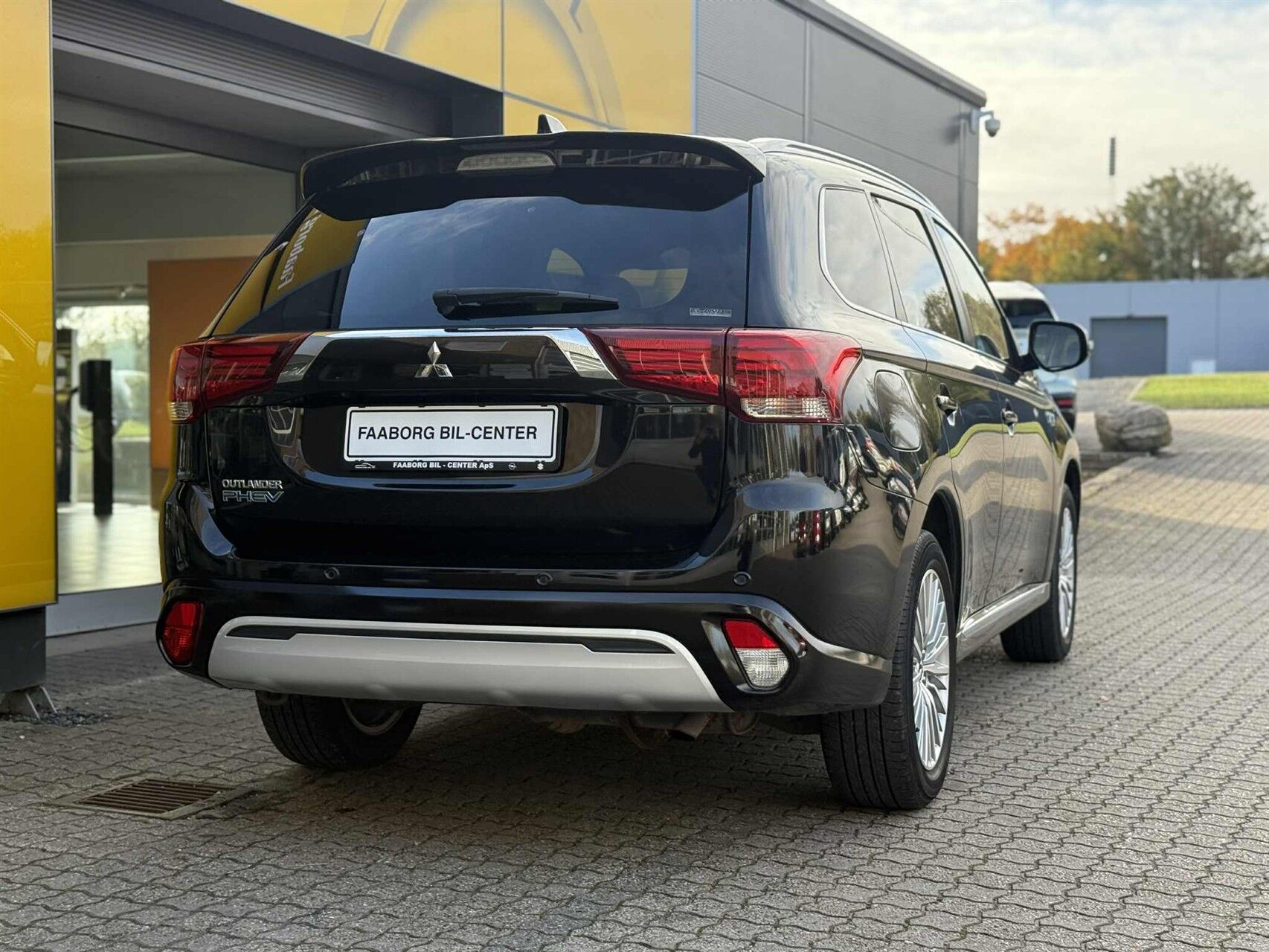 Billede af Mitsubishi Outlander 2,4 PHEV  Plugin-hybrid Limited 4WD 224HK 5d 6g Trinl. Gear