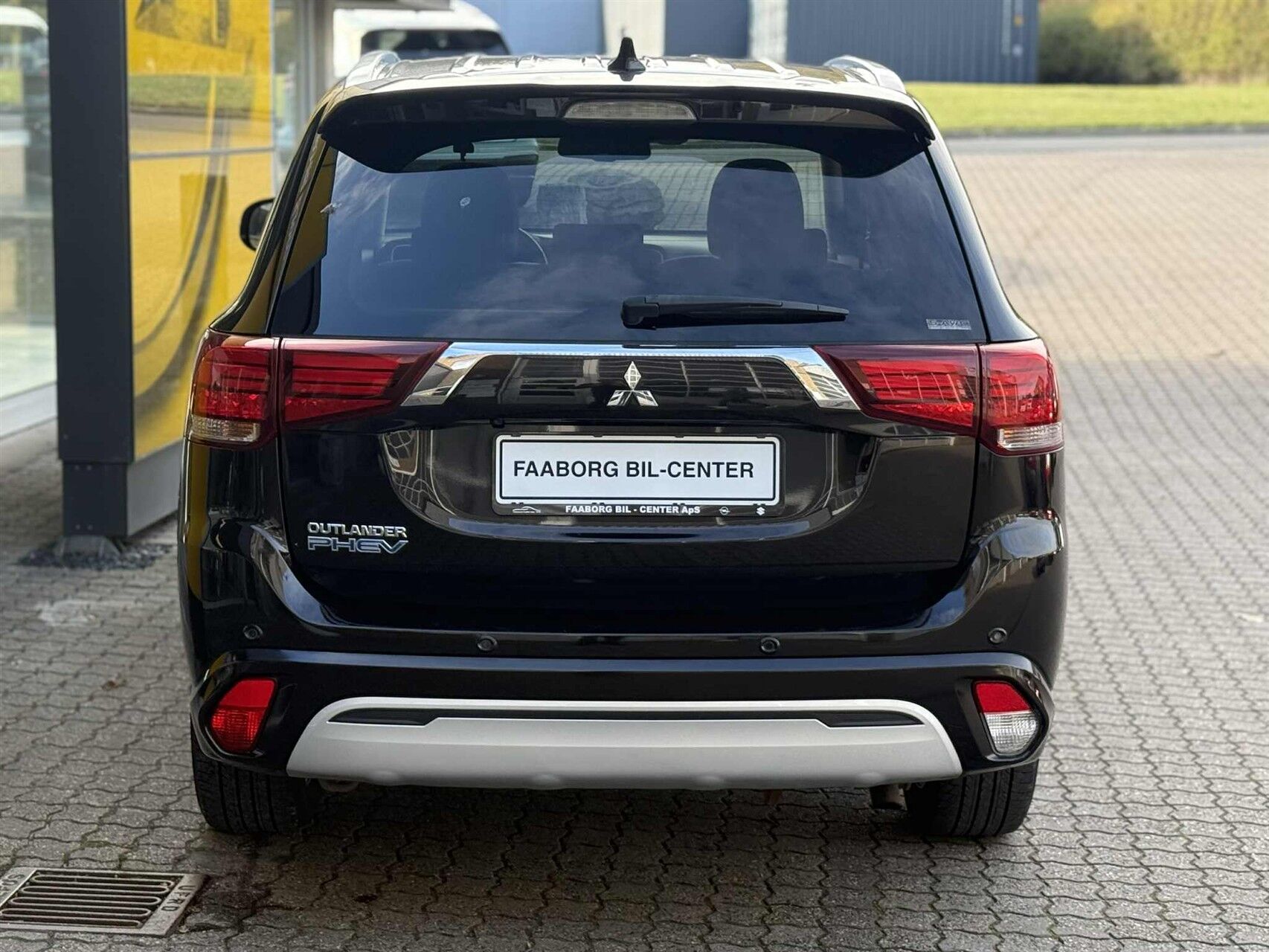 Billede af Mitsubishi Outlander 2,4 PHEV  Plugin-hybrid Limited 4WD 224HK 5d 6g Trinl. Gear