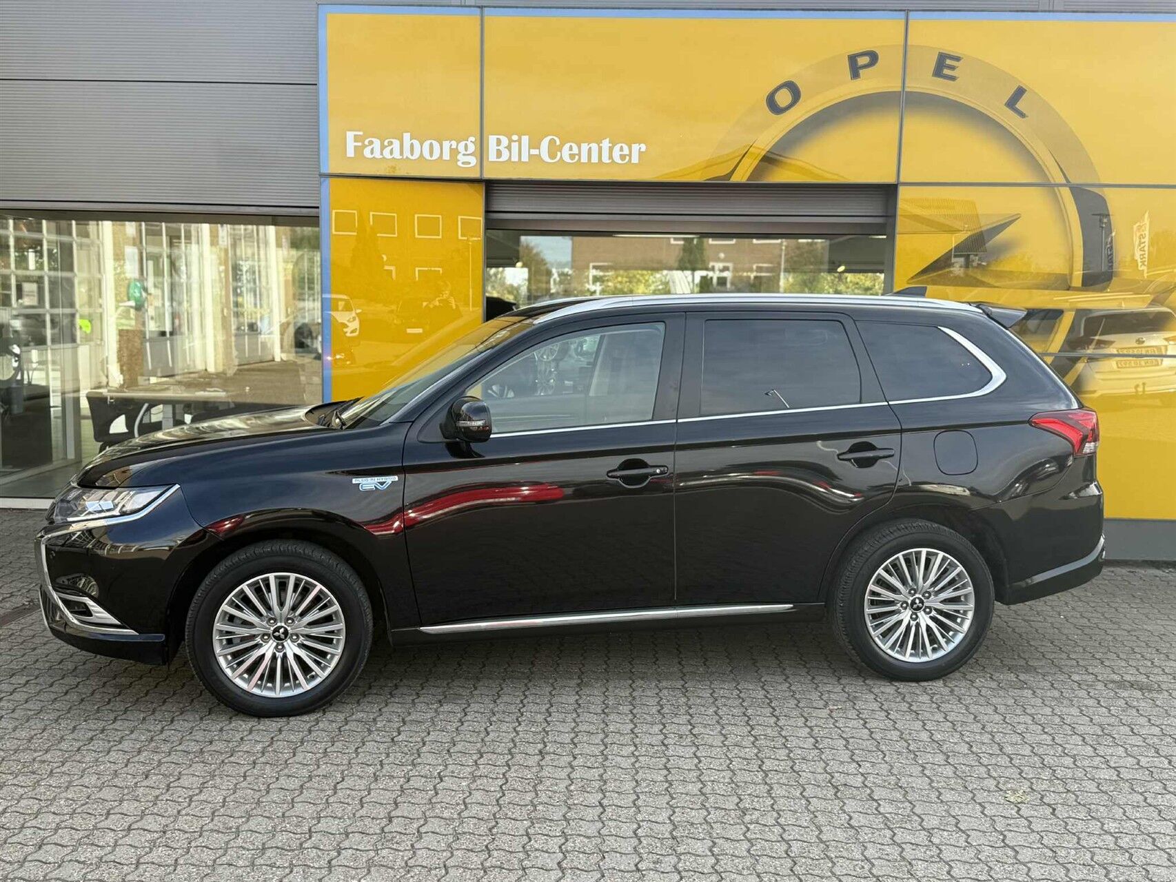 Billede af Mitsubishi Outlander 2,4 PHEV  Plugin-hybrid Limited 4WD 224HK 5d 6g Trinl. Gear
