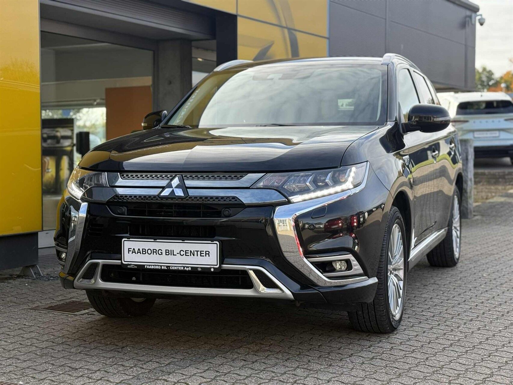 Billede af Mitsubishi Outlander 2,4 PHEV  Plugin-hybrid Limited 4WD 224HK 5d 6g Trinl. Gear