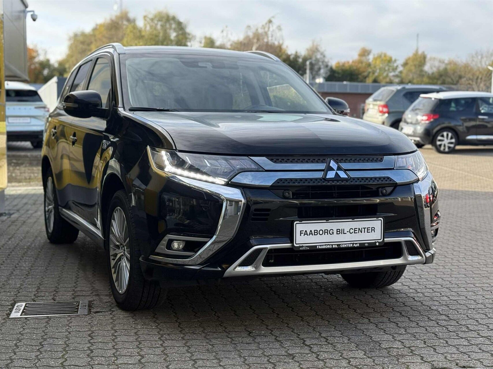 Billede af Mitsubishi Outlander 2,4 PHEV  Plugin-hybrid Limited 4WD 224HK 5d 6g Trinl. Gear