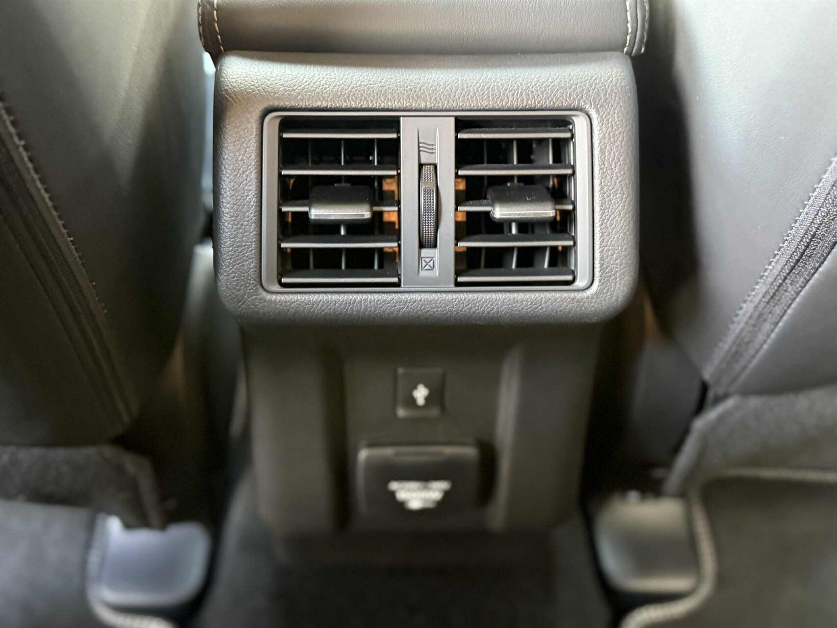 Billede af Mitsubishi Outlander 2,4 PHEV  Plugin-hybrid Limited 4WD 224HK 5d 6g Trinl. Gear