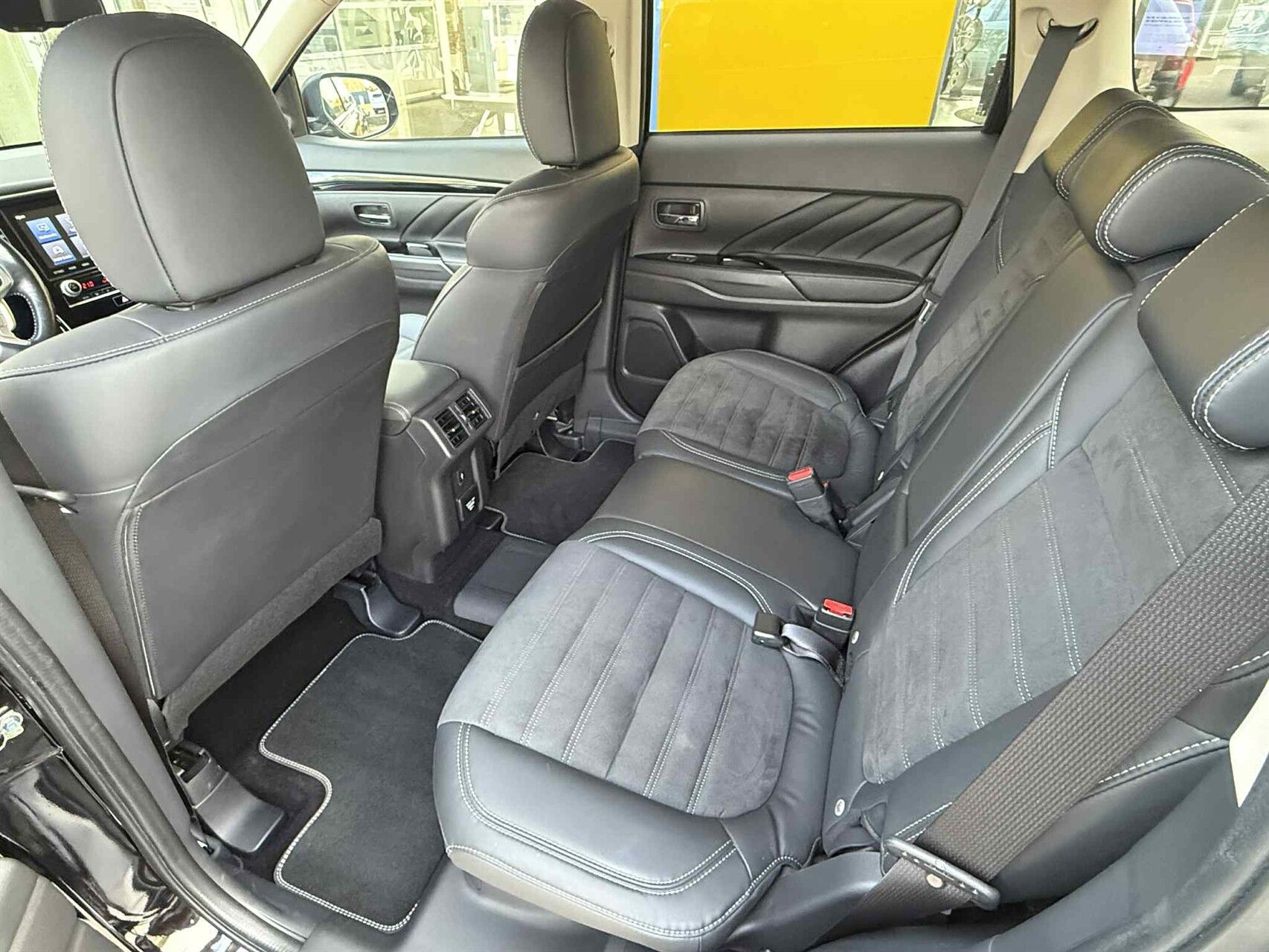 Billede af Mitsubishi Outlander 2,4 PHEV  Plugin-hybrid Limited 4WD 224HK 5d 6g Trinl. Gear