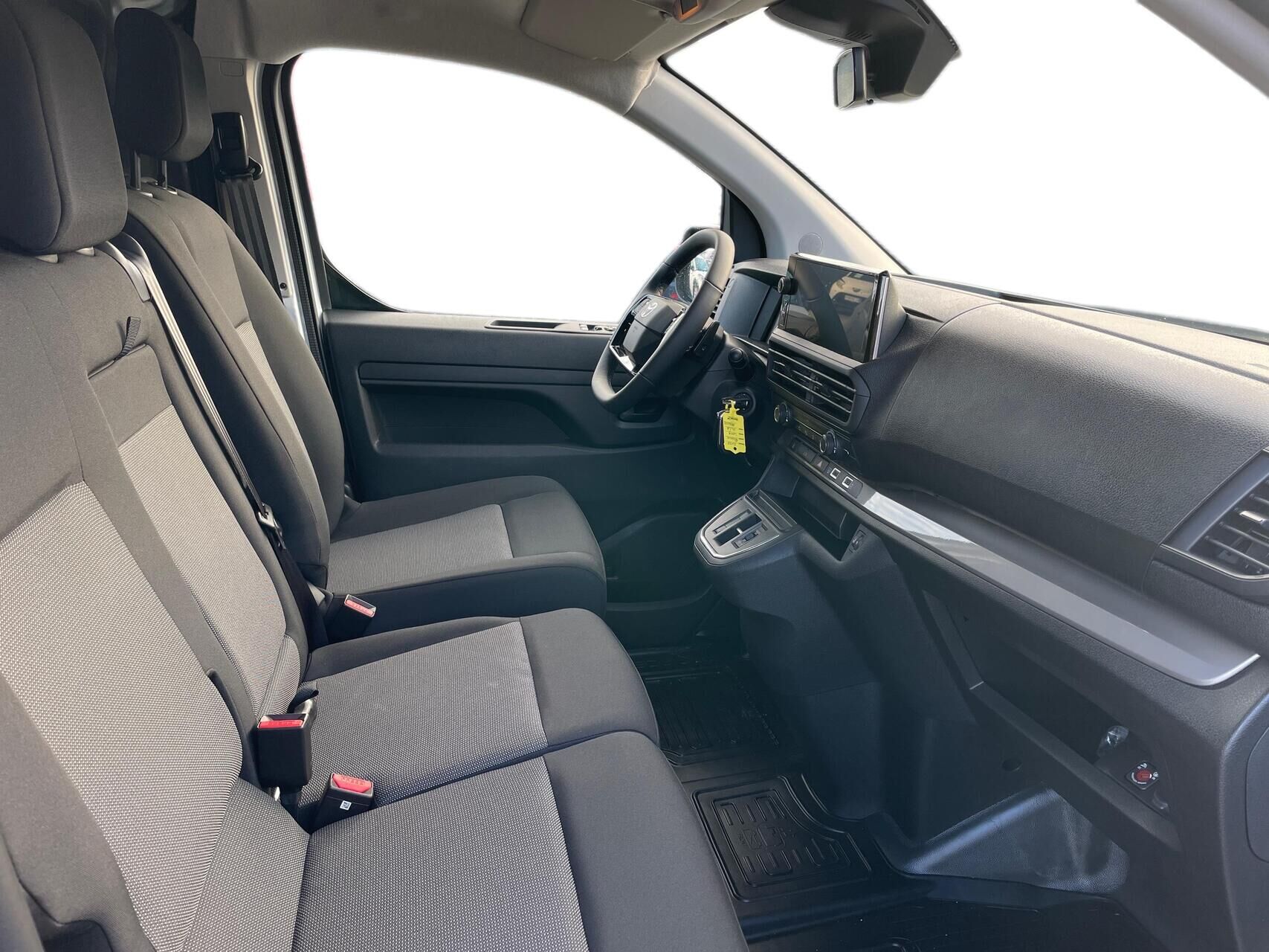 Billede af Toyota Proace Long 2,0 D Comfort Master m/Alm adskillelse - SmartCargo 144HK Van 8g Aut.