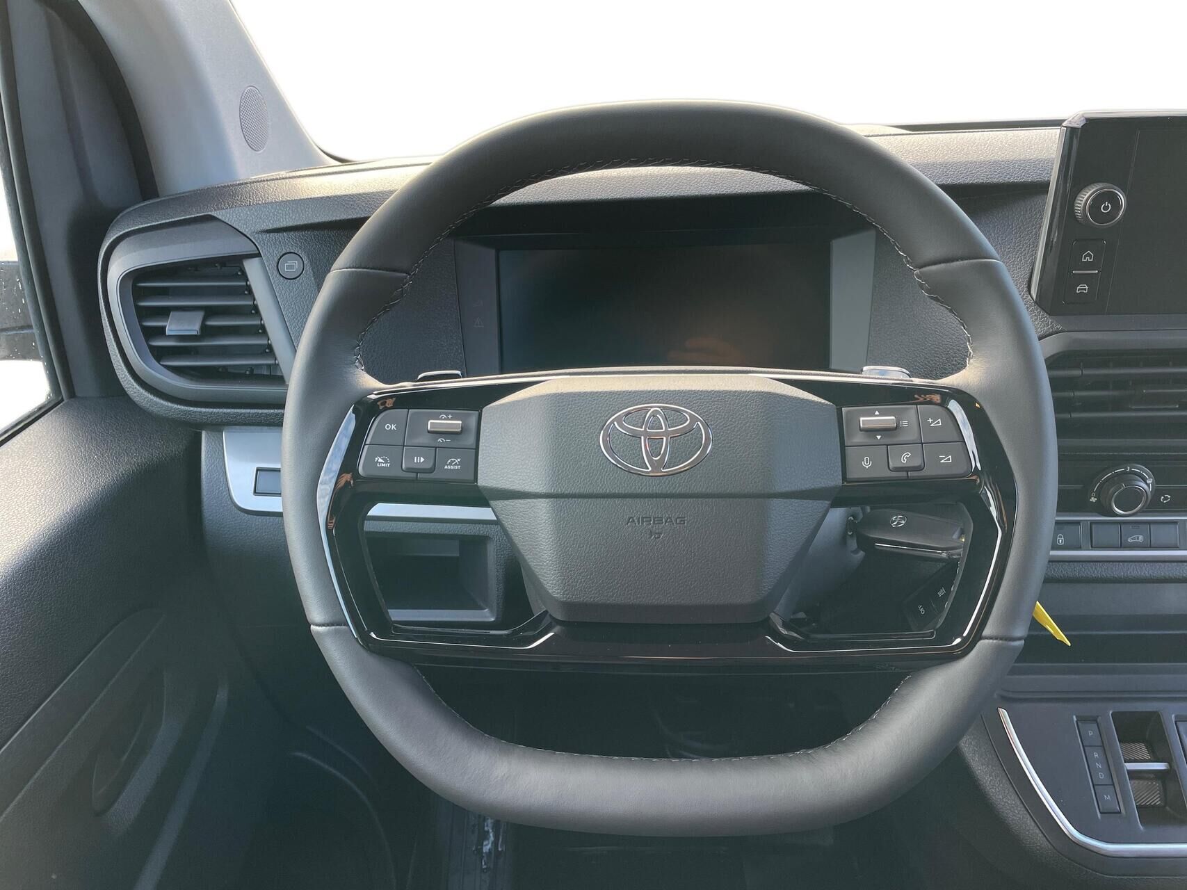 Billede af Toyota Proace Long 2,0 D Comfort Master m/Alm adskillelse - SmartCargo 144HK Van 8g Aut.