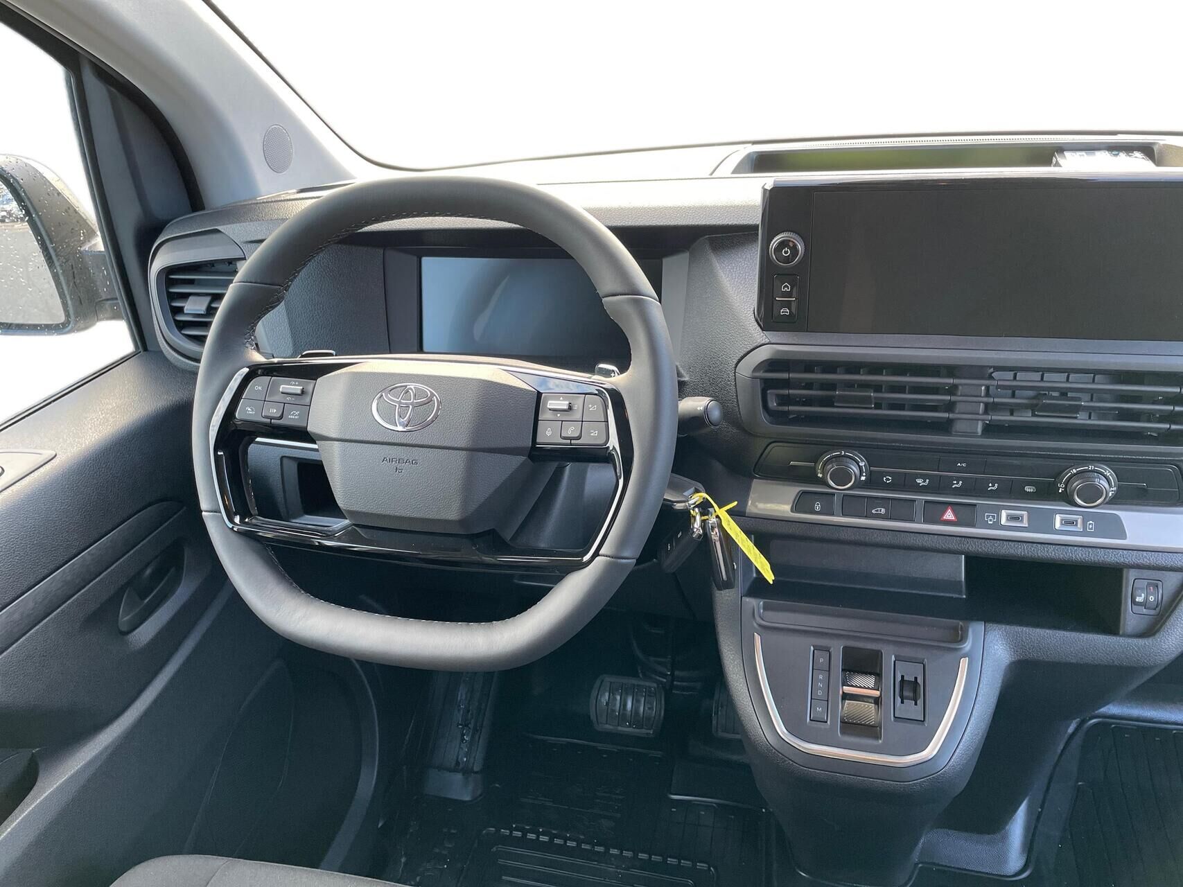 Billede af Toyota Proace Long 2,0 D Comfort Master m/Alm adskillelse - SmartCargo 144HK Van 8g Aut.