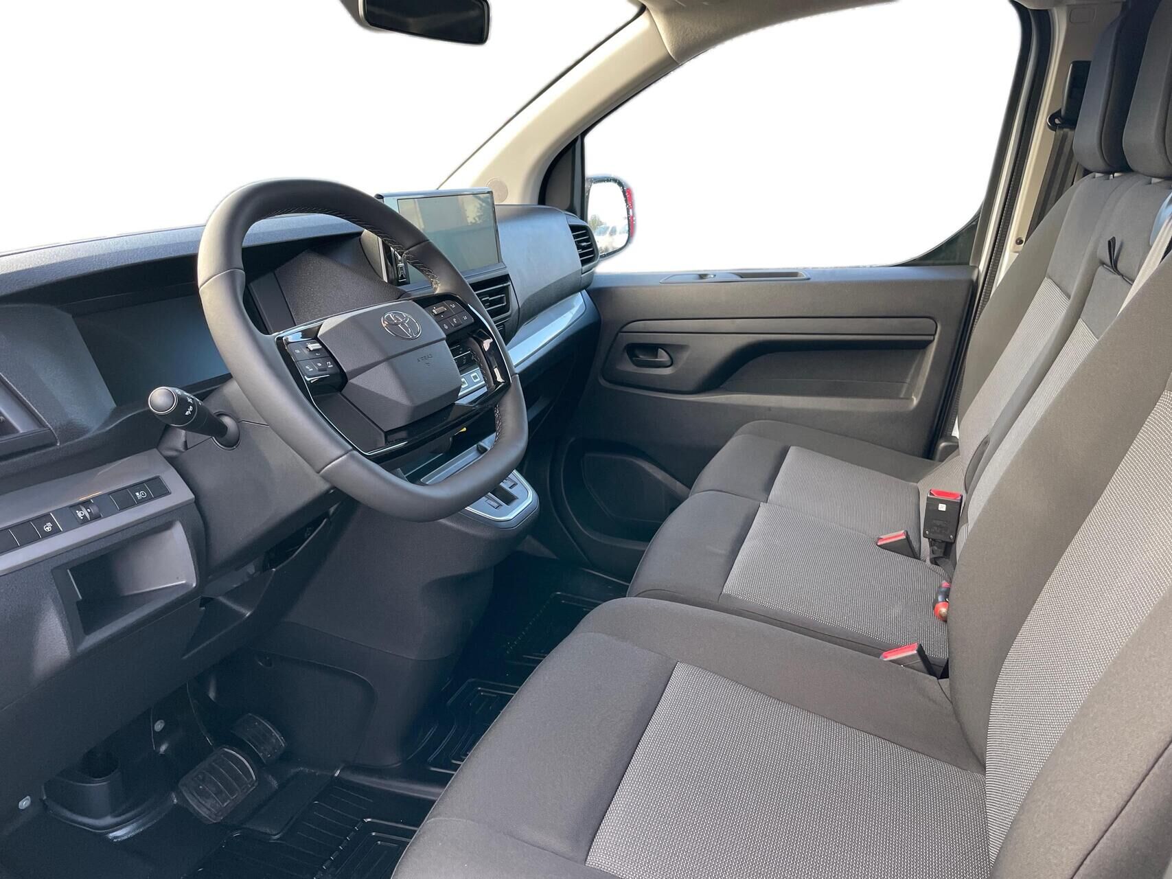 Billede af Toyota Proace Long 2,0 D Comfort Master m/Alm adskillelse - SmartCargo 144HK Van 8g Aut.