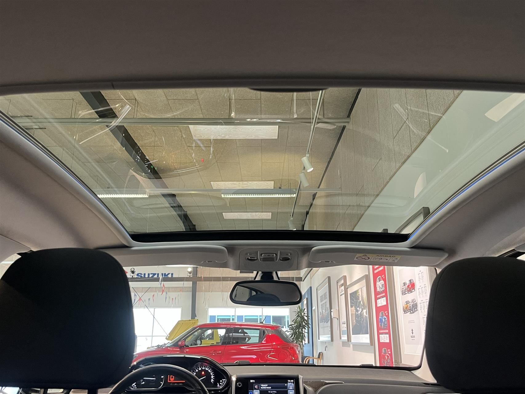 Billede af Peugeot 208 1,2 VTi Allure Sky 82HK 5d