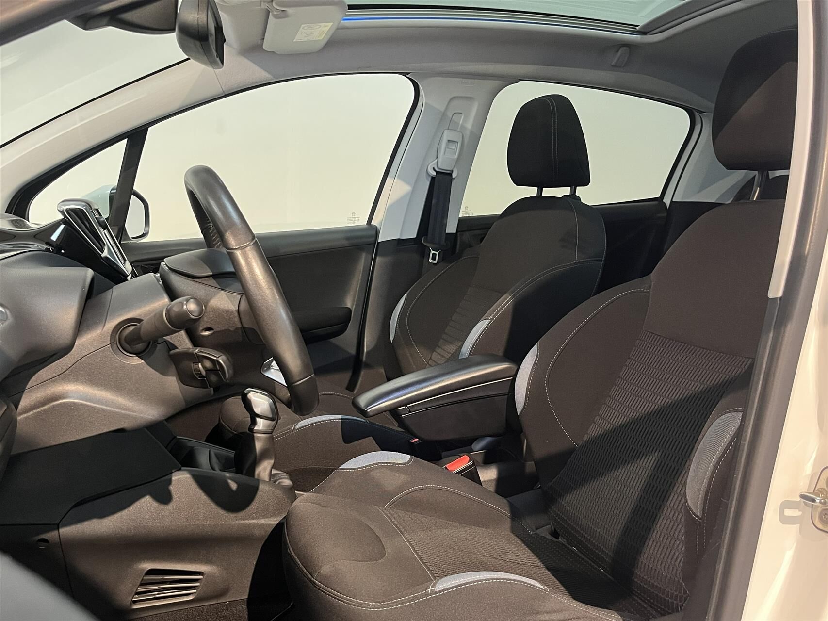 Billede af Peugeot 208 1,2 VTi Allure Sky 82HK 5d
