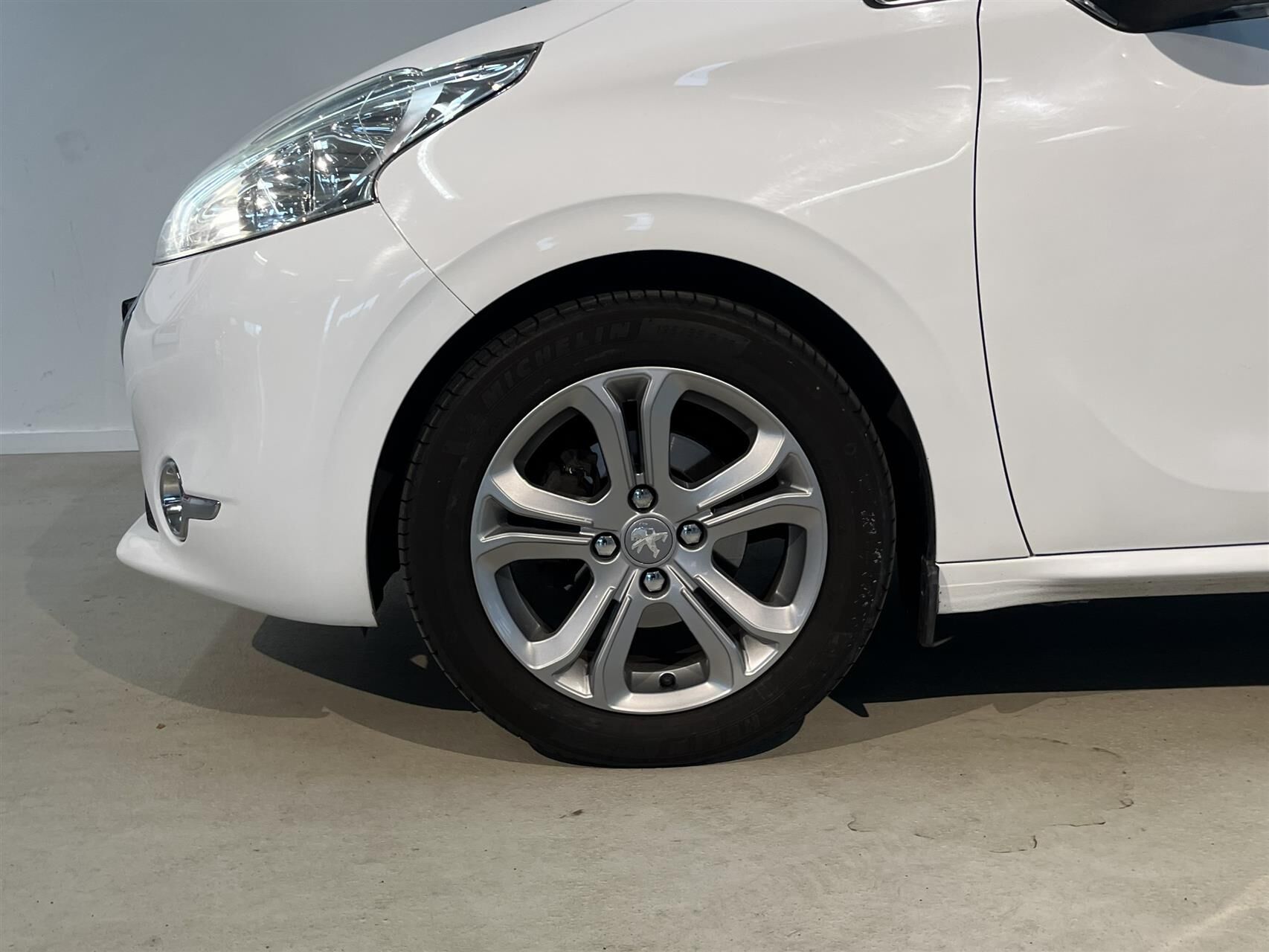 Billede af Peugeot 208 1,2 VTi Allure Sky 82HK 5d